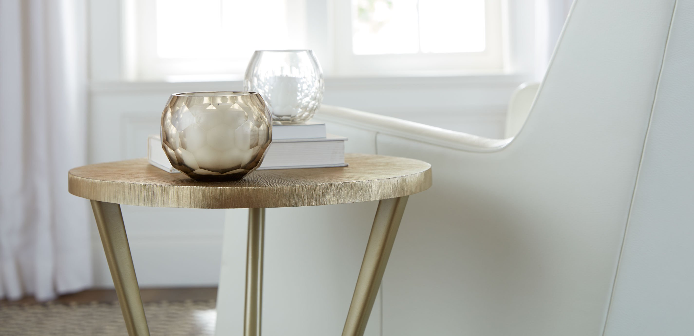 Aluminum accent store table