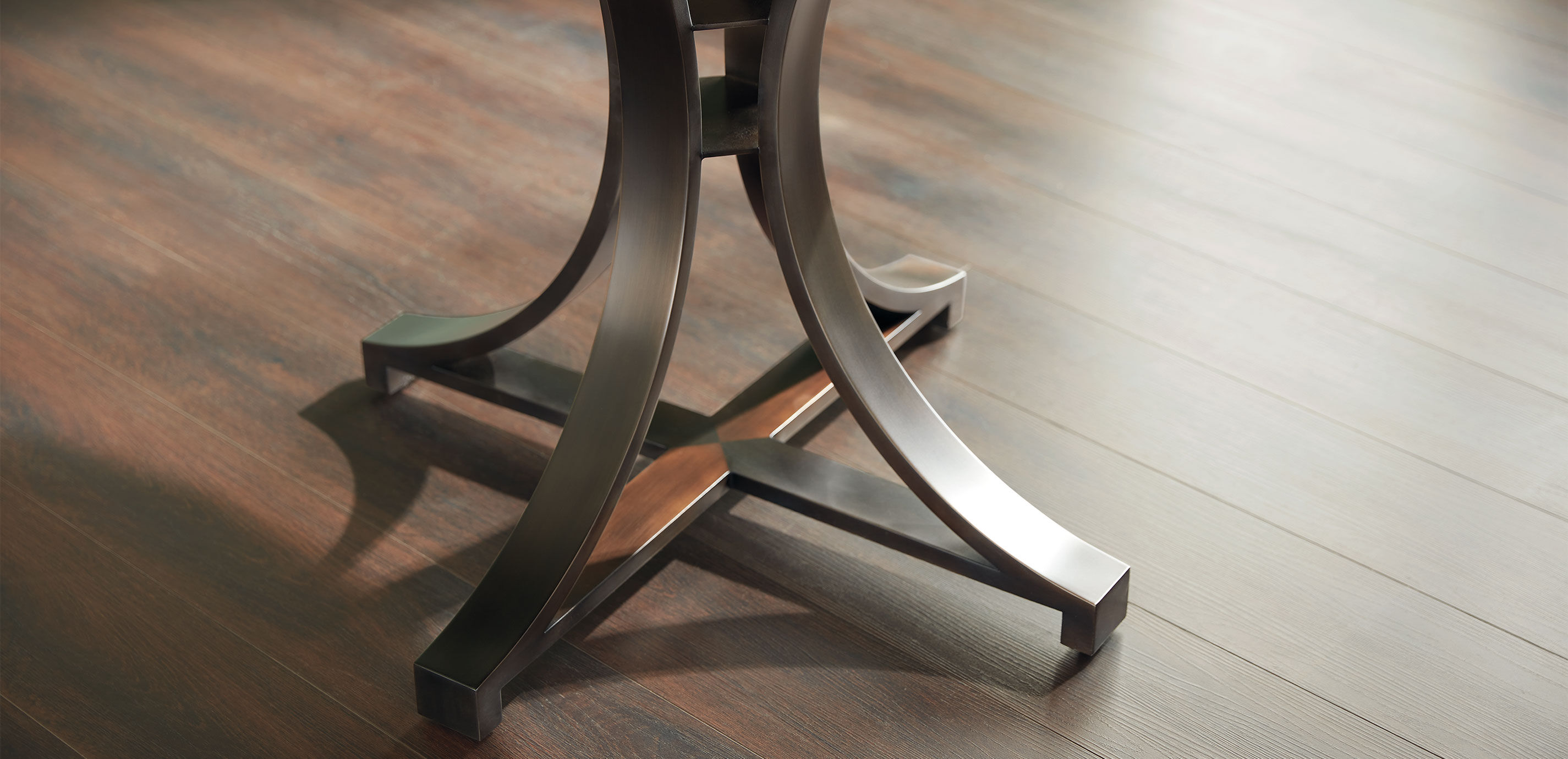 Evansview Round Dining Table_7