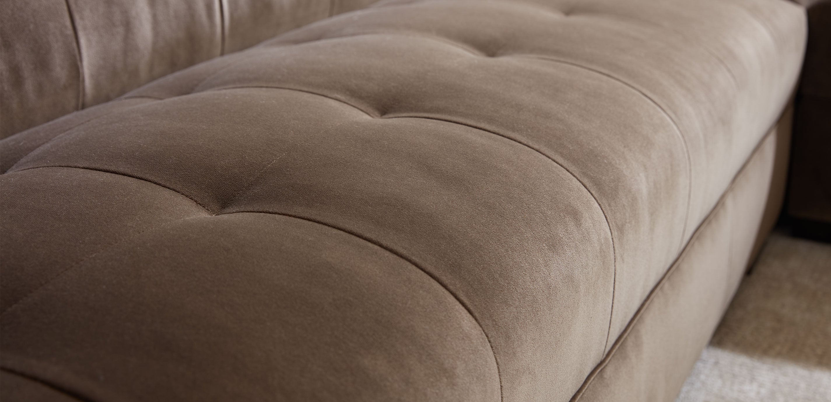 Rockwell Three-Piece Sectional_10