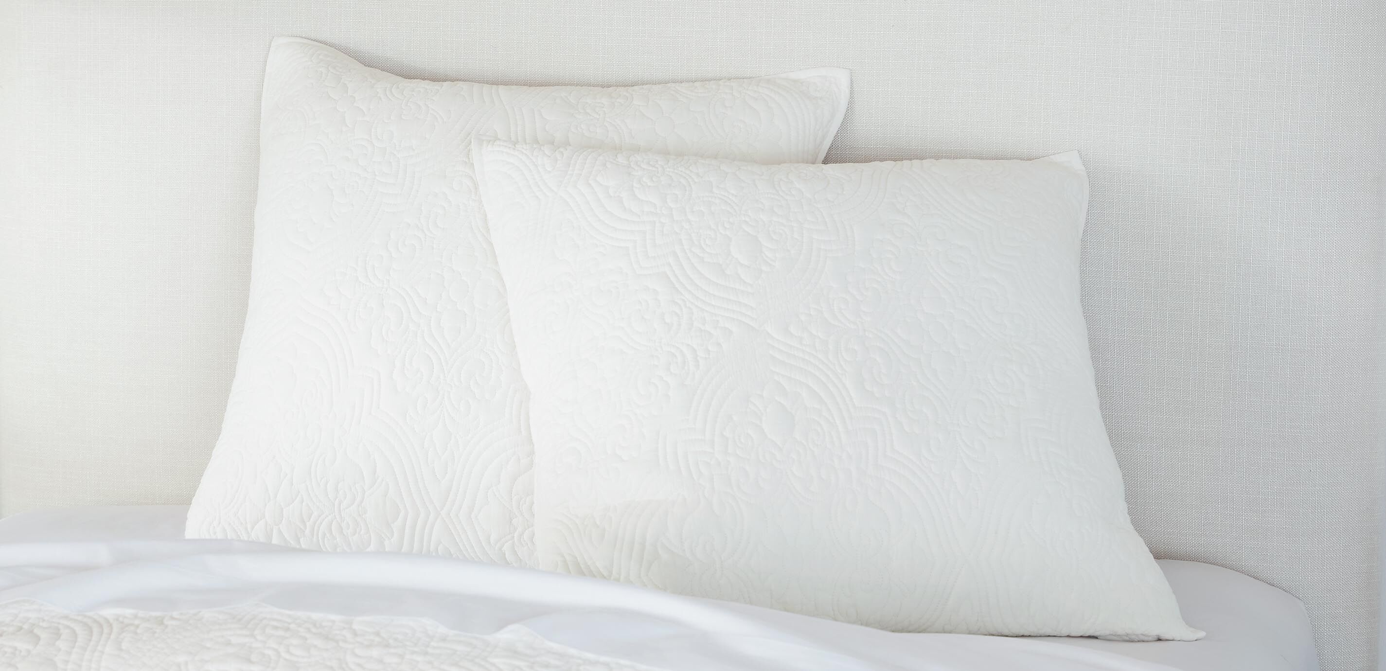 Quilted Medallion Coverlet and Shams Set_4