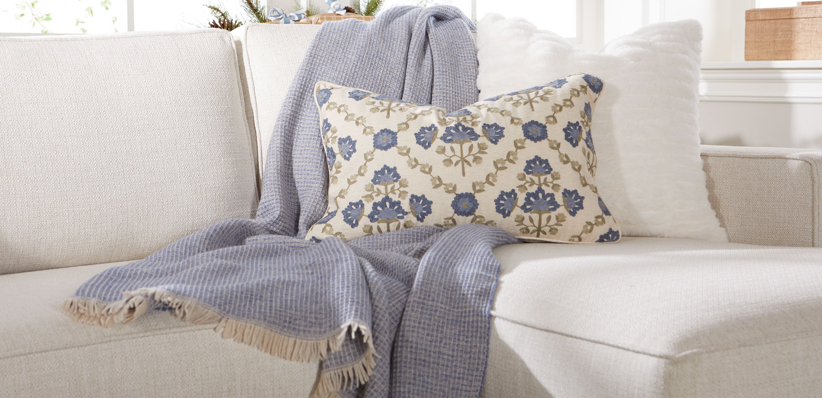 Ruched Faux Fur Pillow_3