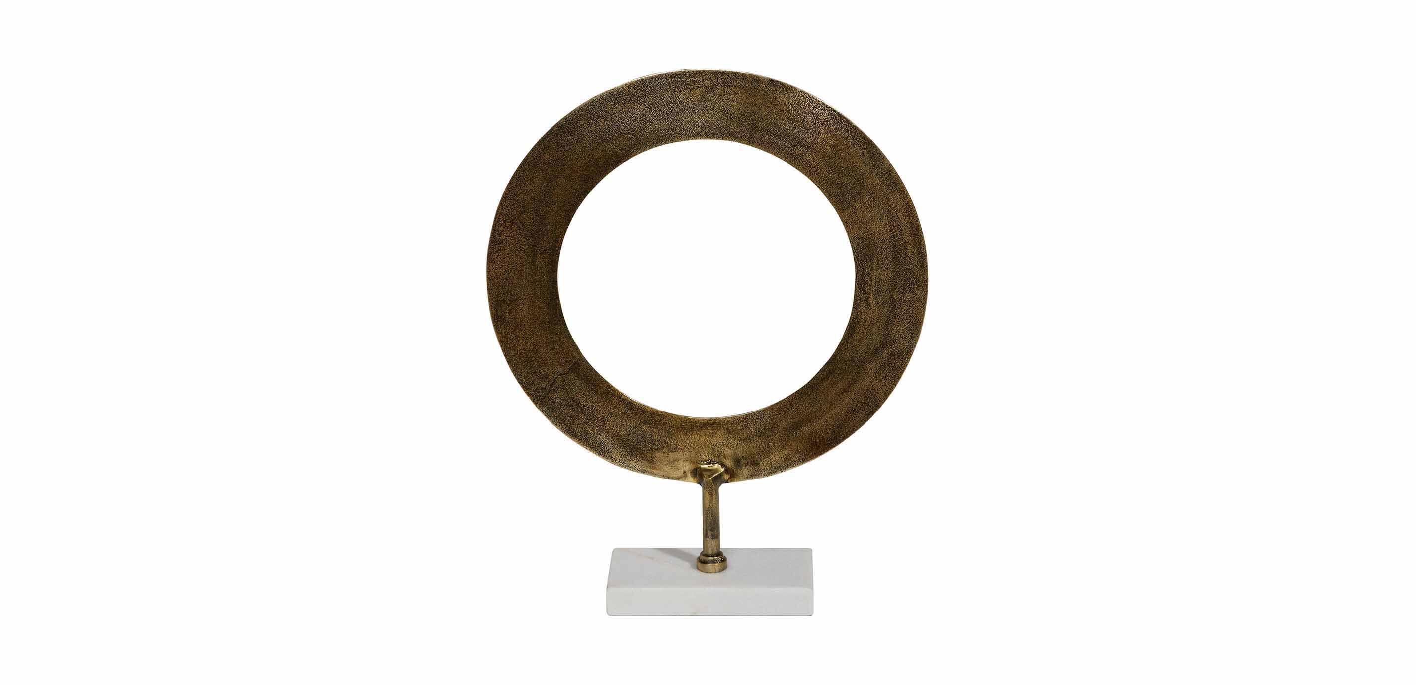 Devika Ring on Stand_3