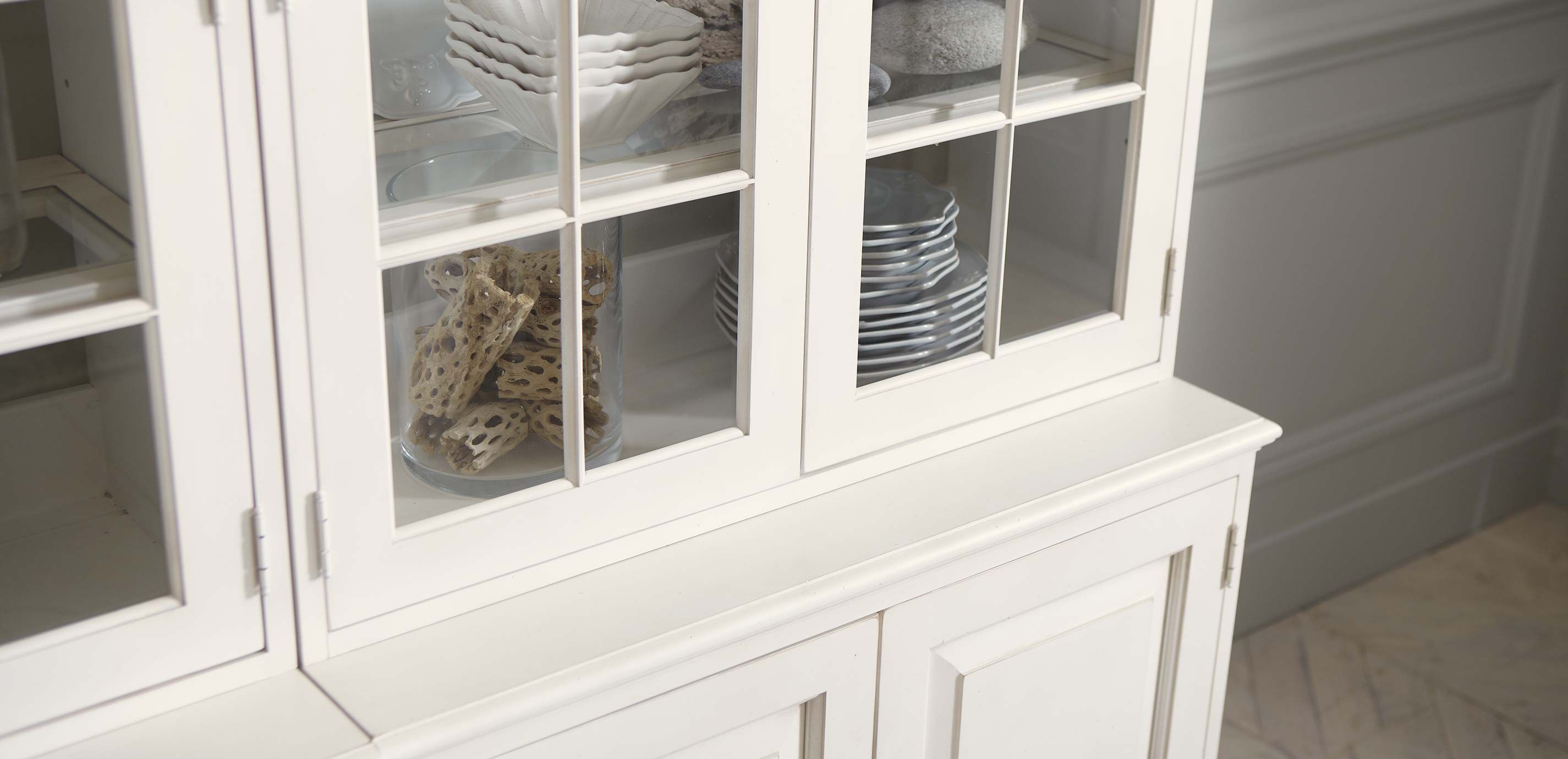 Villa triple outlet library bookcase