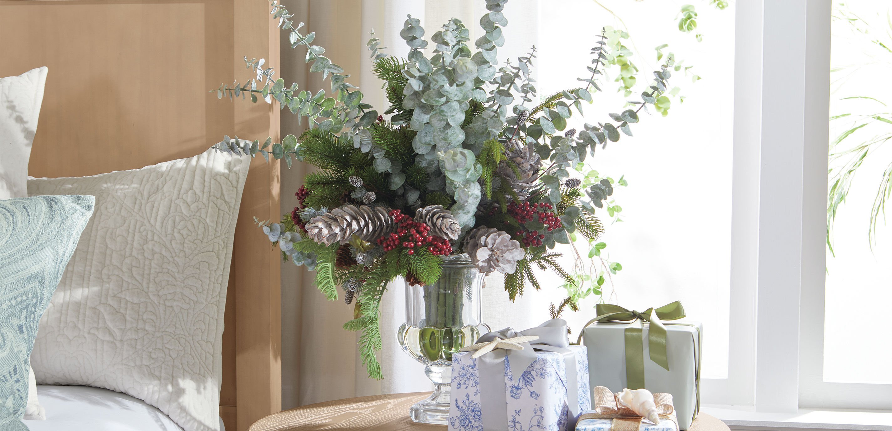 Evergreen & Eucalyptus Holiday Centerpiece_7