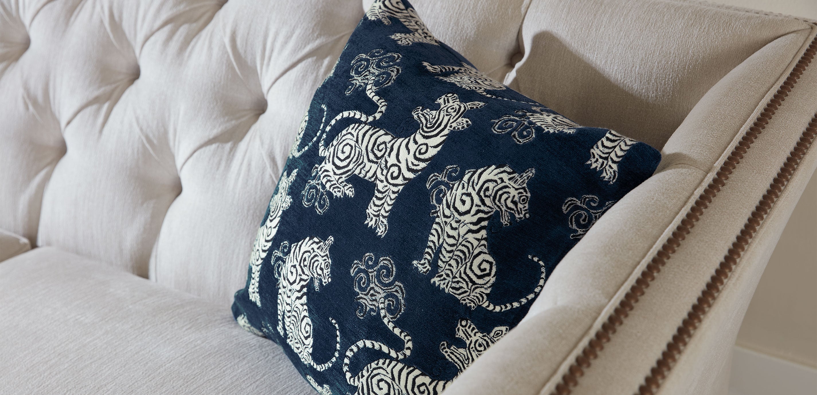 Velvet Tiger Pillow_2