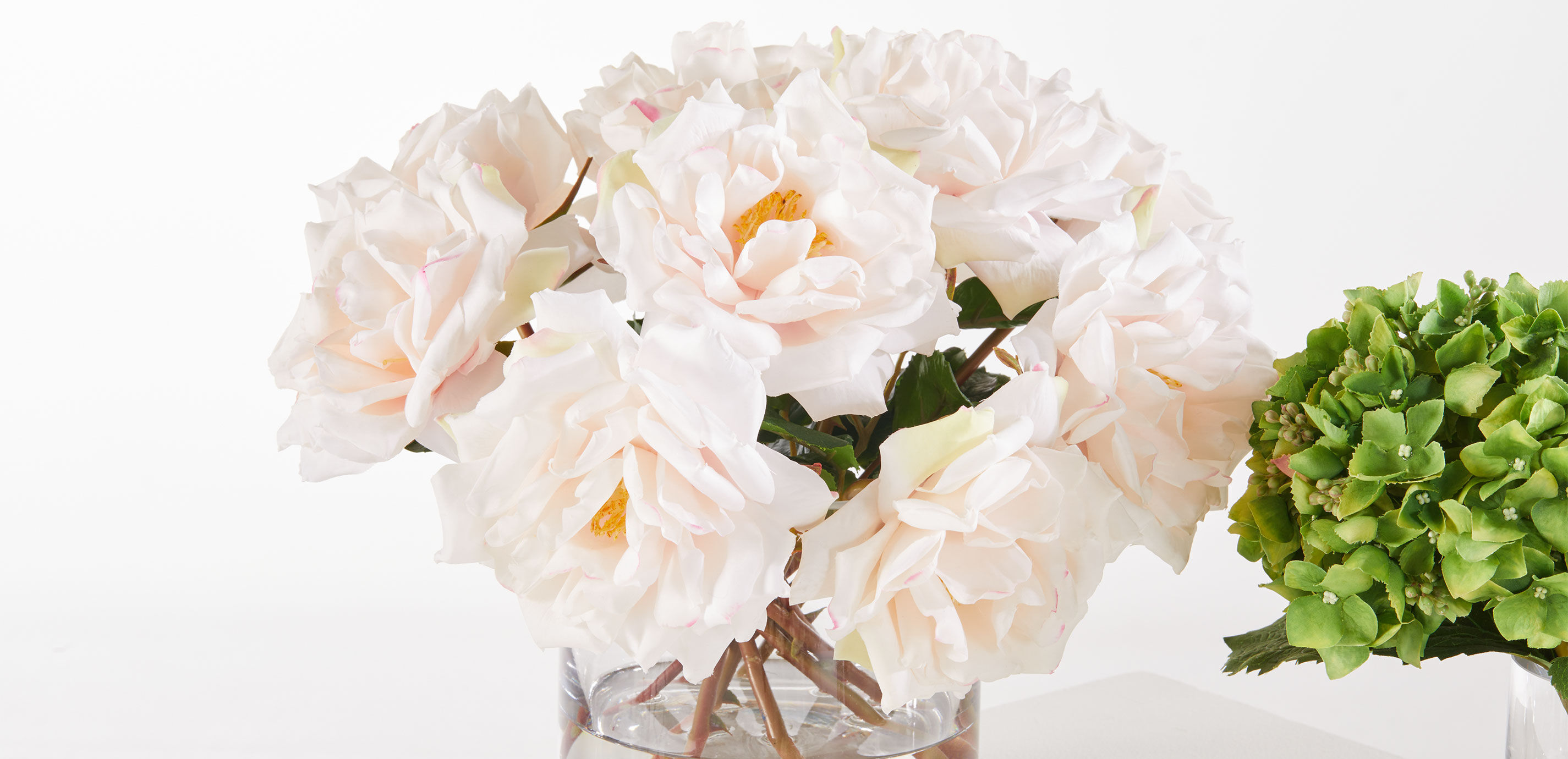 Rose Bouquet in Cylinder Vase_3