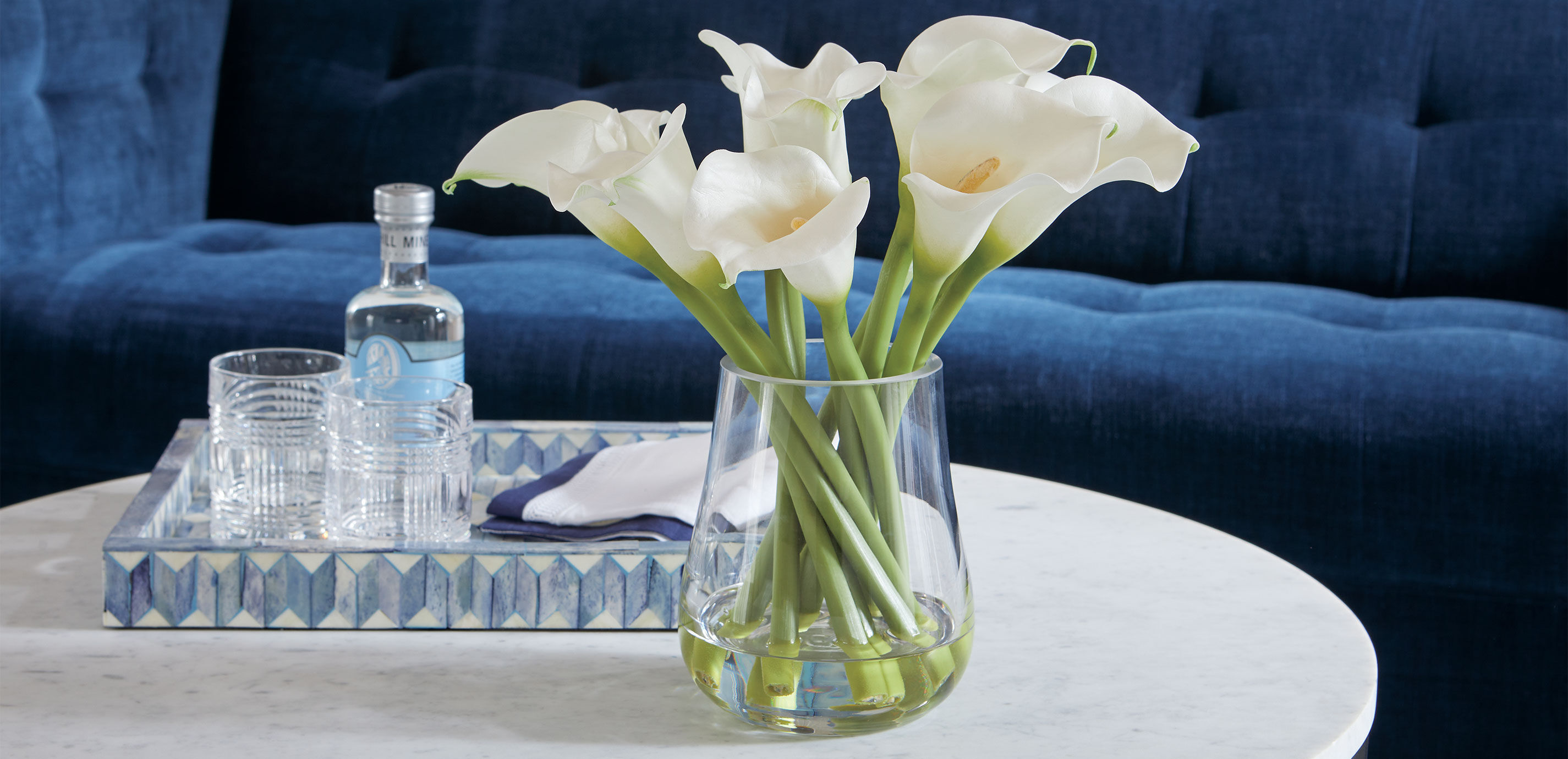 Calla Lily Bouquet in Tapered Glass Vase_6