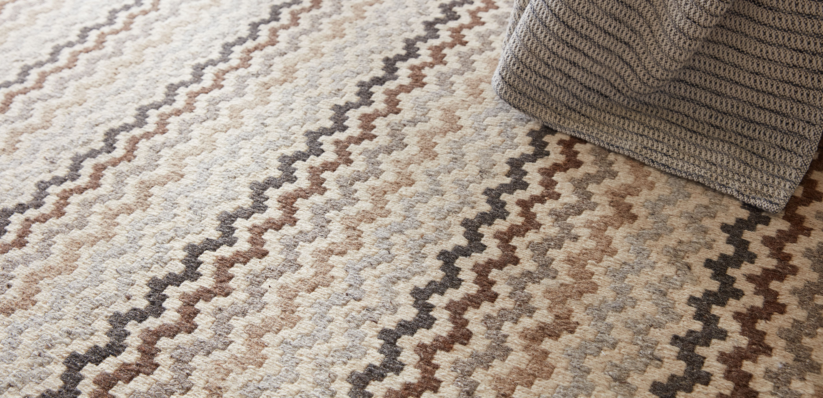 Flamestitch Modern Geometric Rug_9