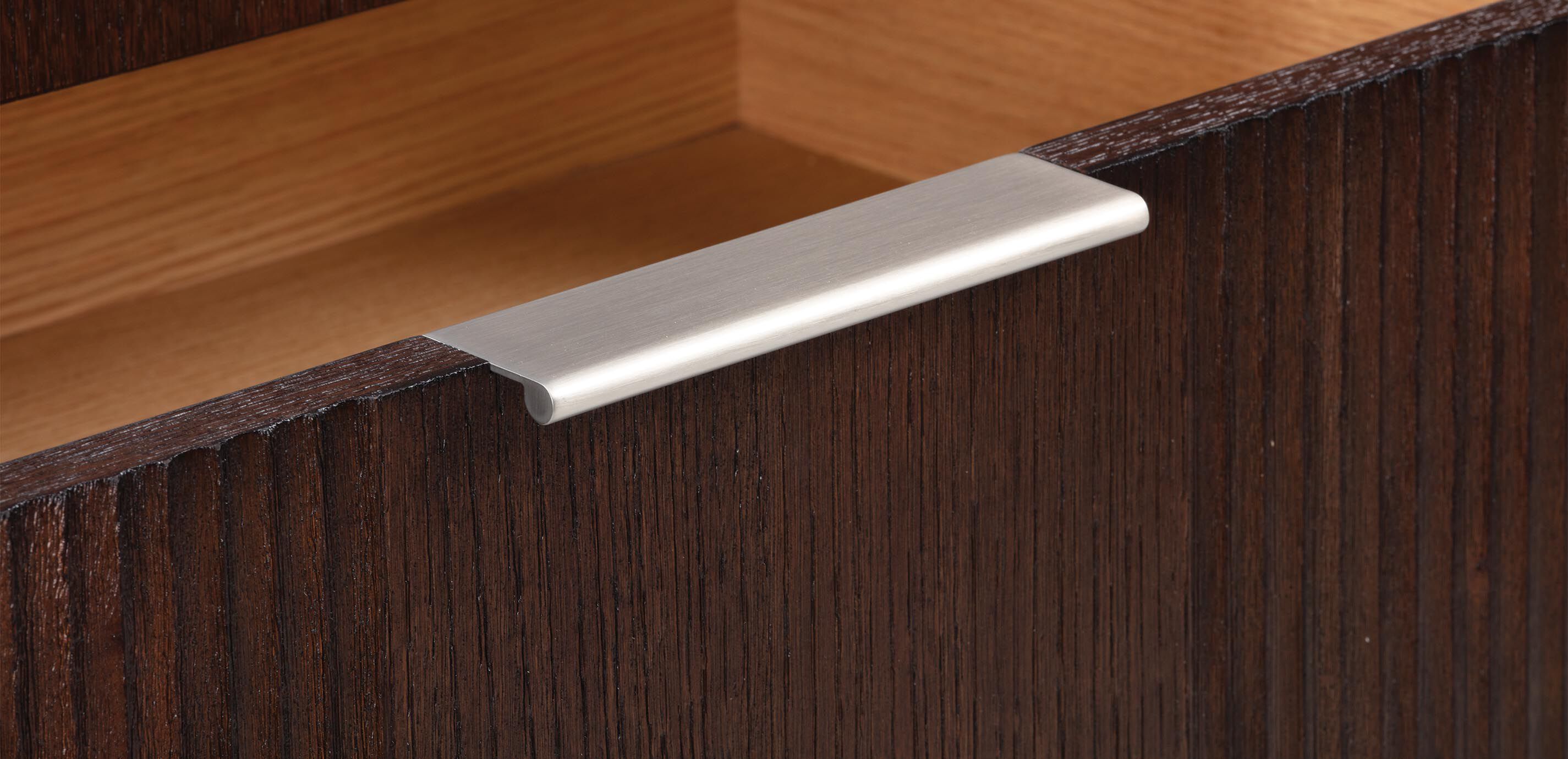 Valermo Tall Chest_9