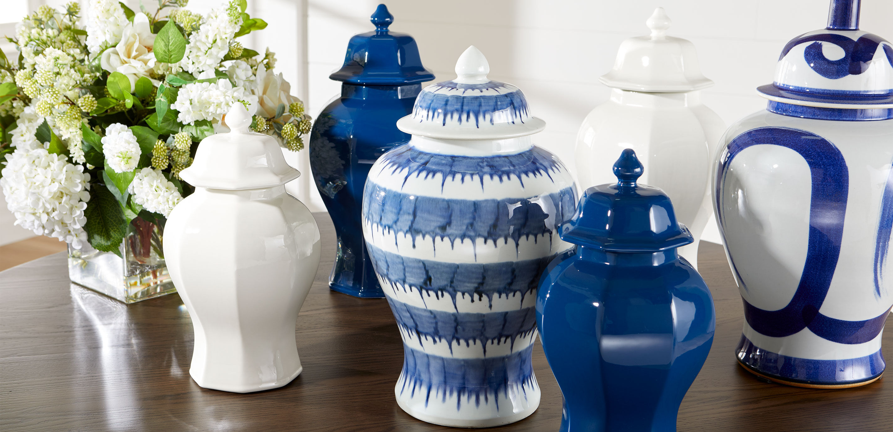 Blue and White Brushstroke Jar_2