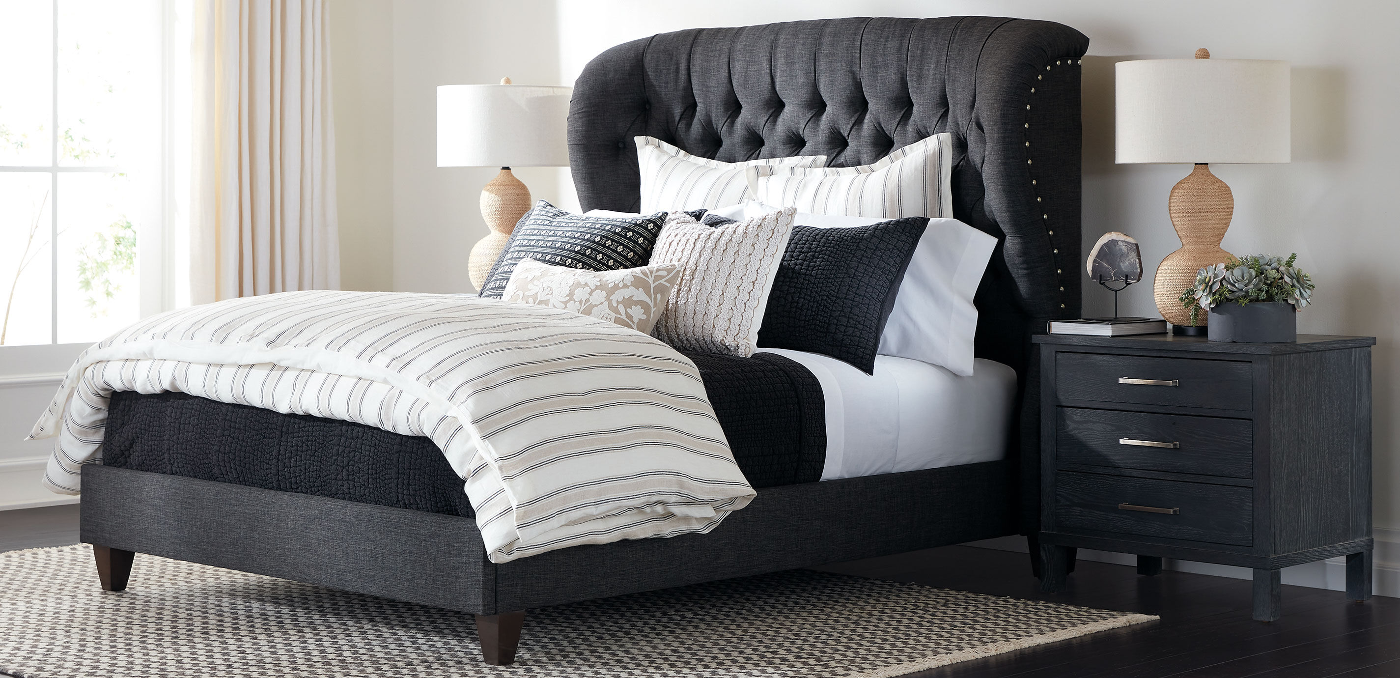 Woolson Tufted Upholstered Bed_6