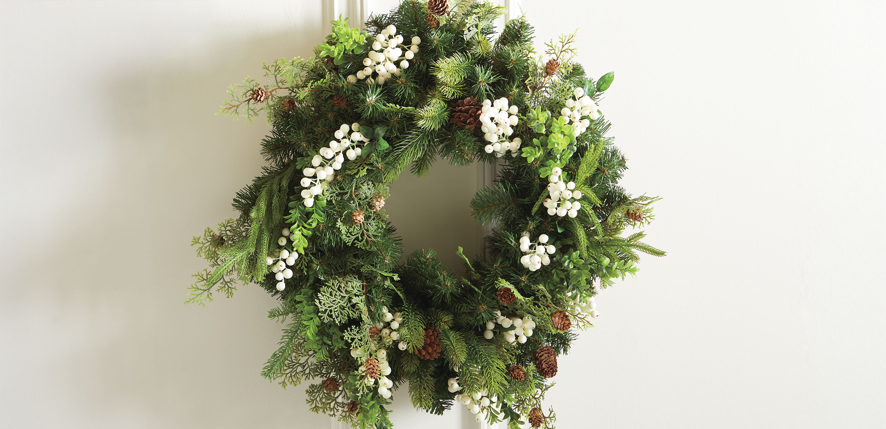26" White Berry Winter Wreath_4