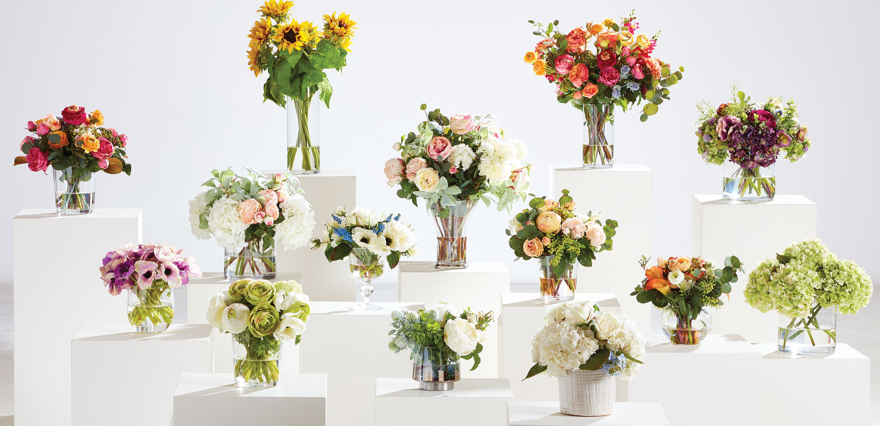 Tall Ranunculus & Roses Mix in Glass_2