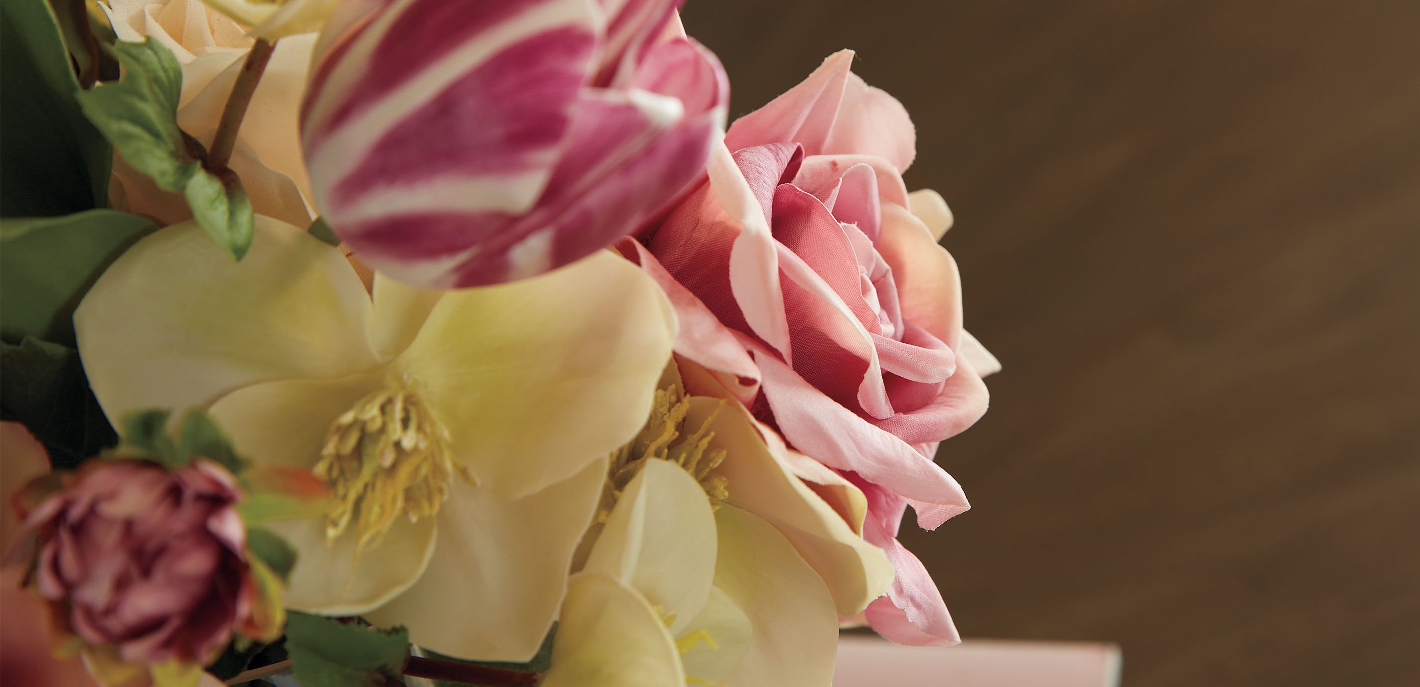 Dusty Lavender Dahlia Arrangement in Glass Vase_7