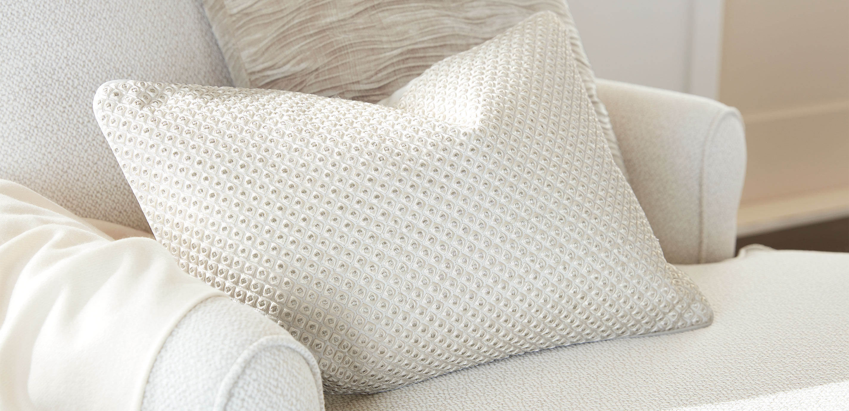 Embroidered Knot Lumbar Pillow_2