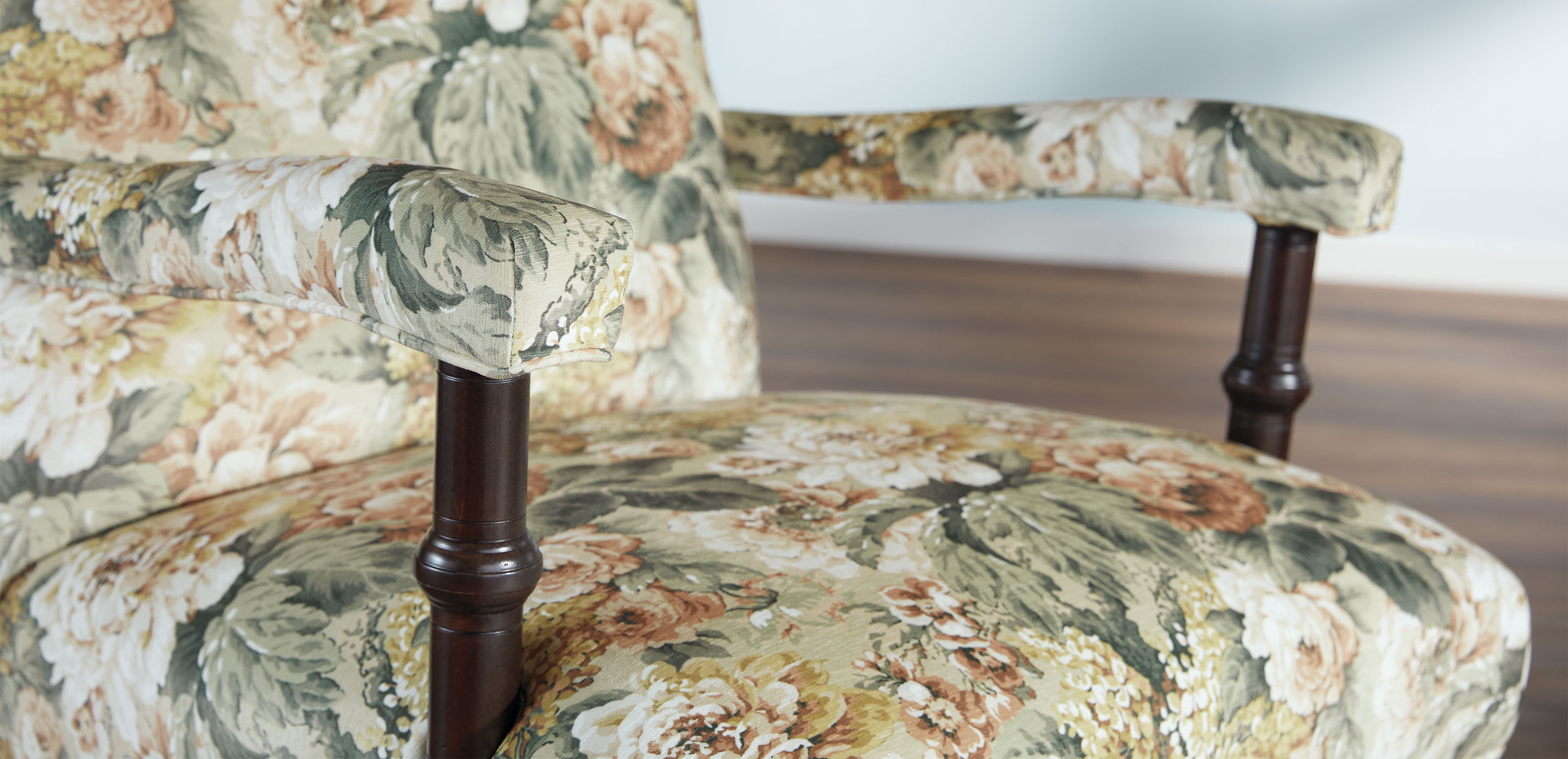 Chamberlain Scroll-Back Accent Chair_9