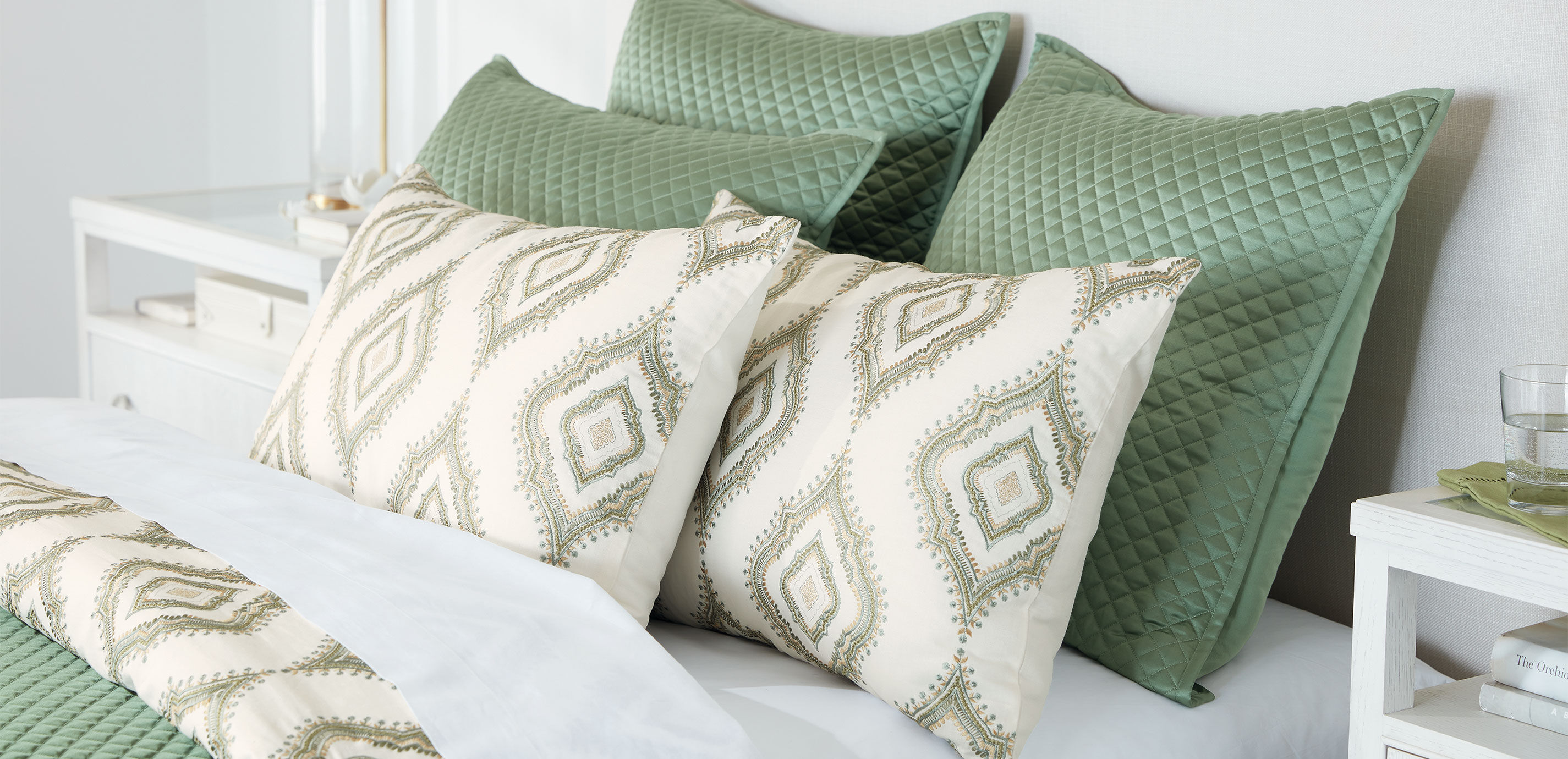 White & Green Embroidered Duvet Cover and Shams Set_11