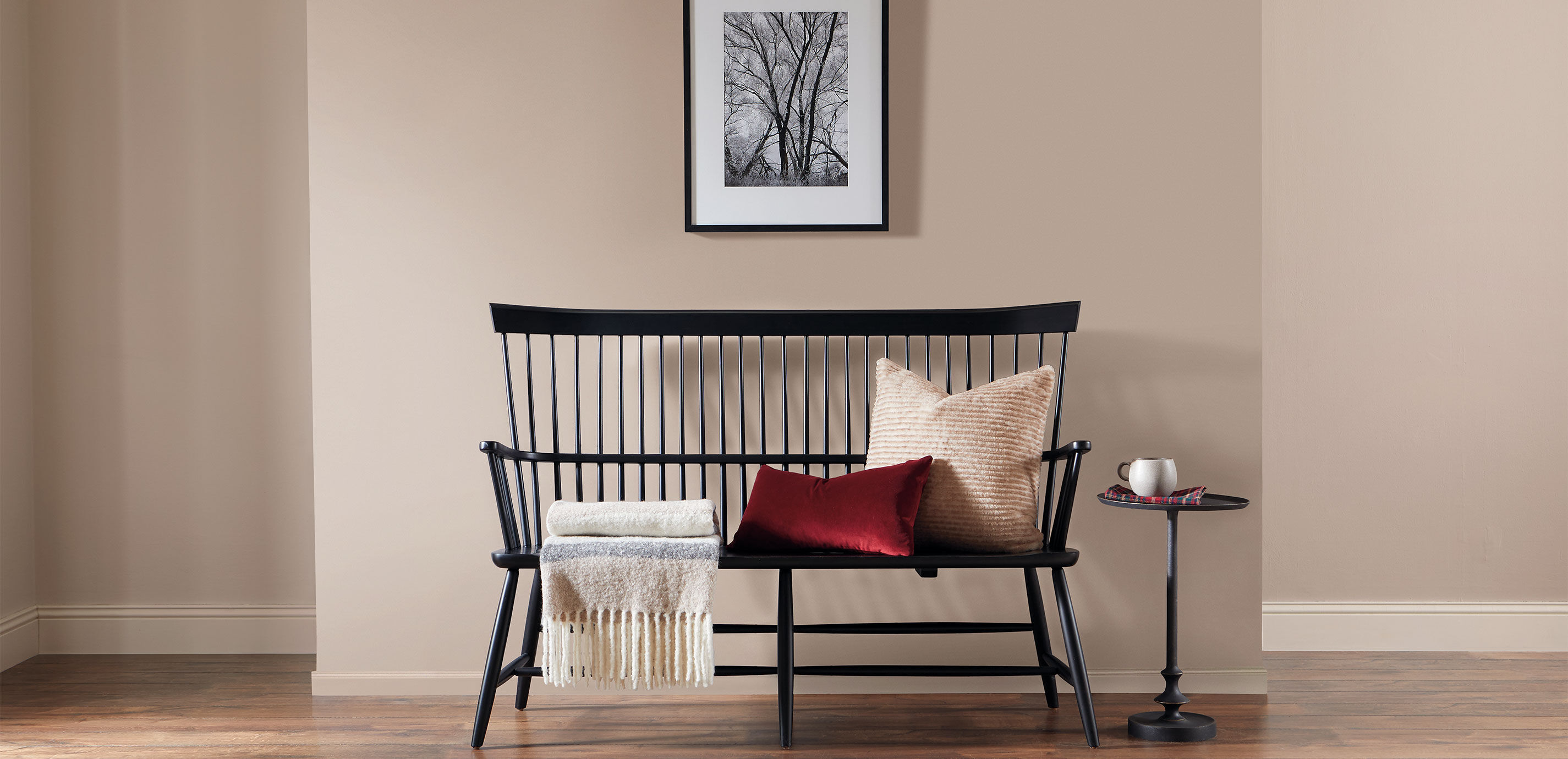Rinna Pedestal Accent Table_10
