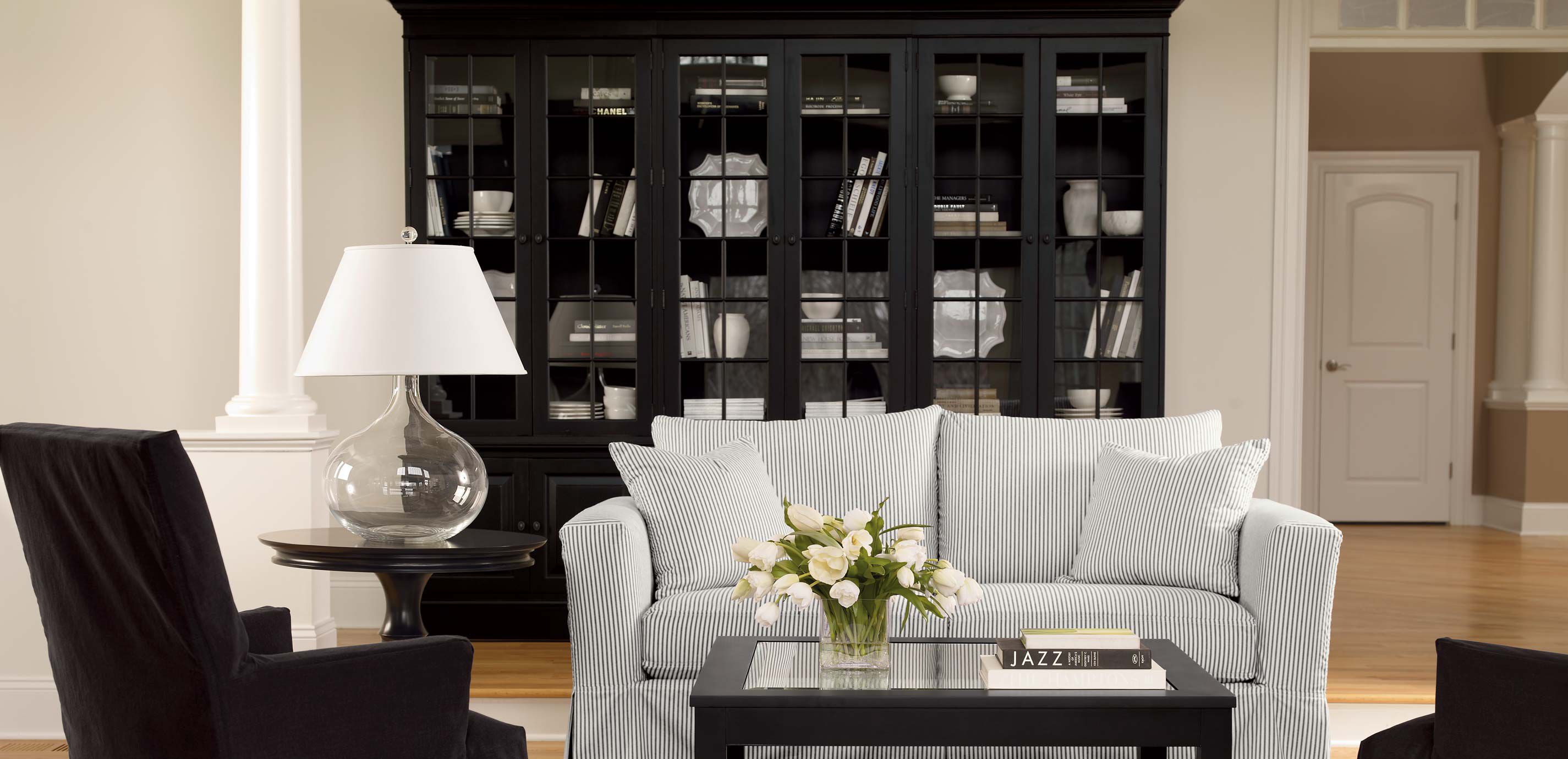 Villa triple outlet library bookcase