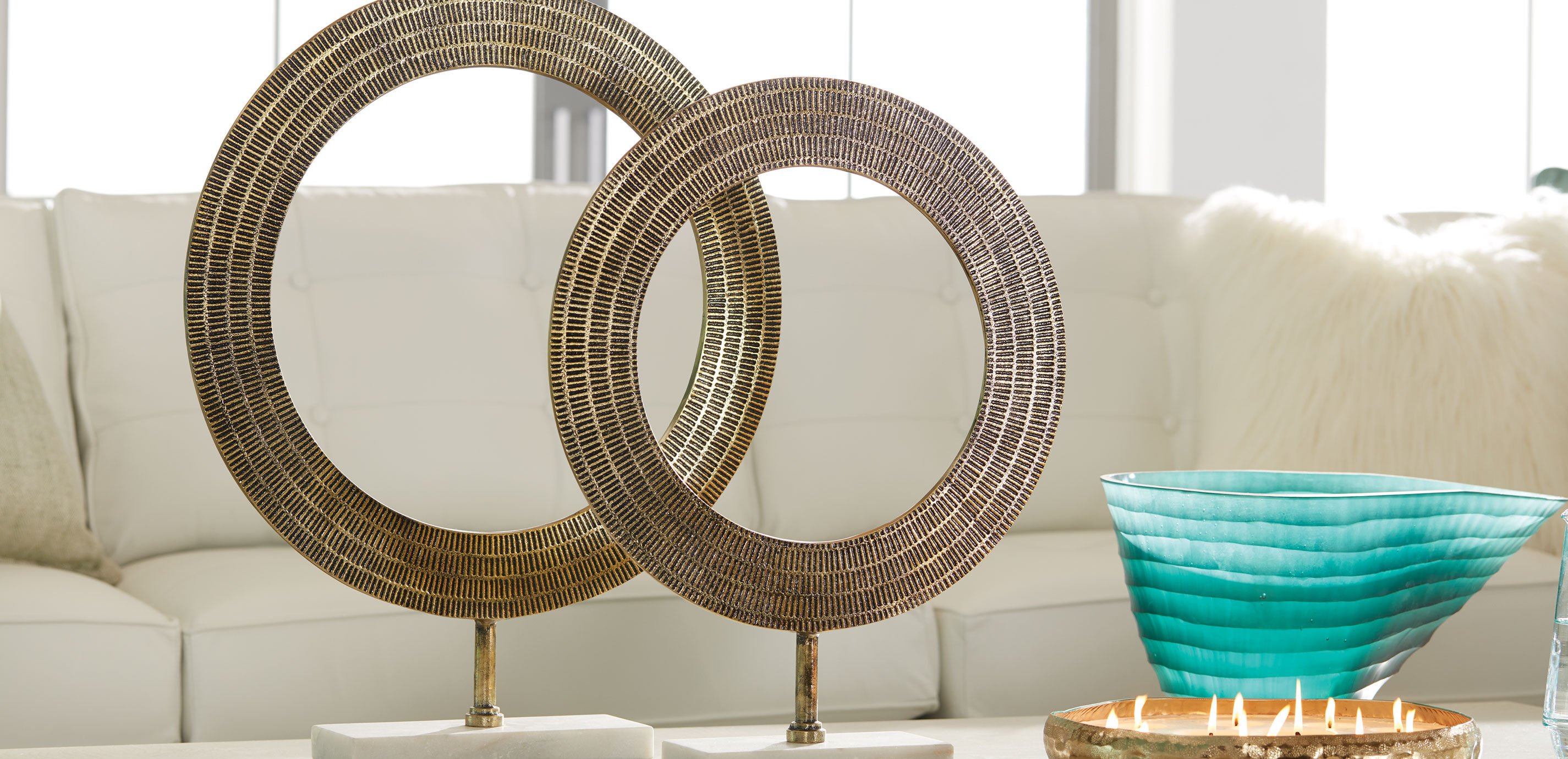 Devika Ring on Stand_7