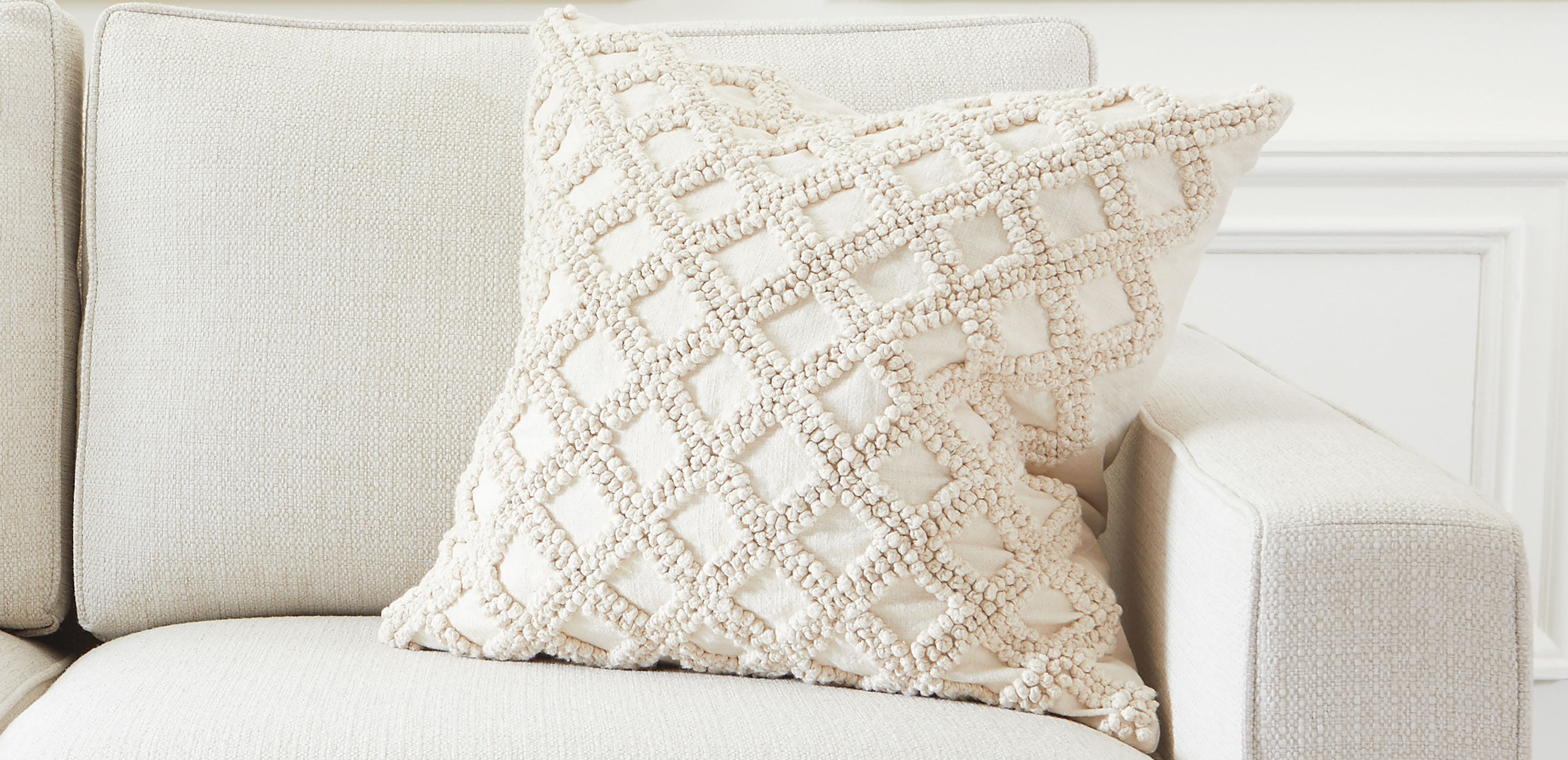 Knotted Cotton Pillow_2