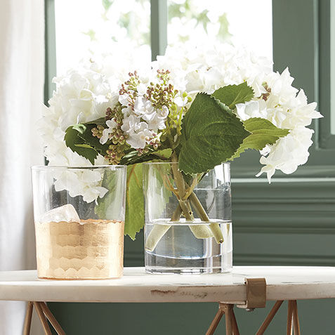 Hydrangea and Buds in Small Glass Vase Product Tile Hover Image 443797MST