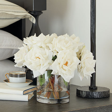 Rose Bouquet in Cylinder Vase Product Tile Hover Image 443799MST