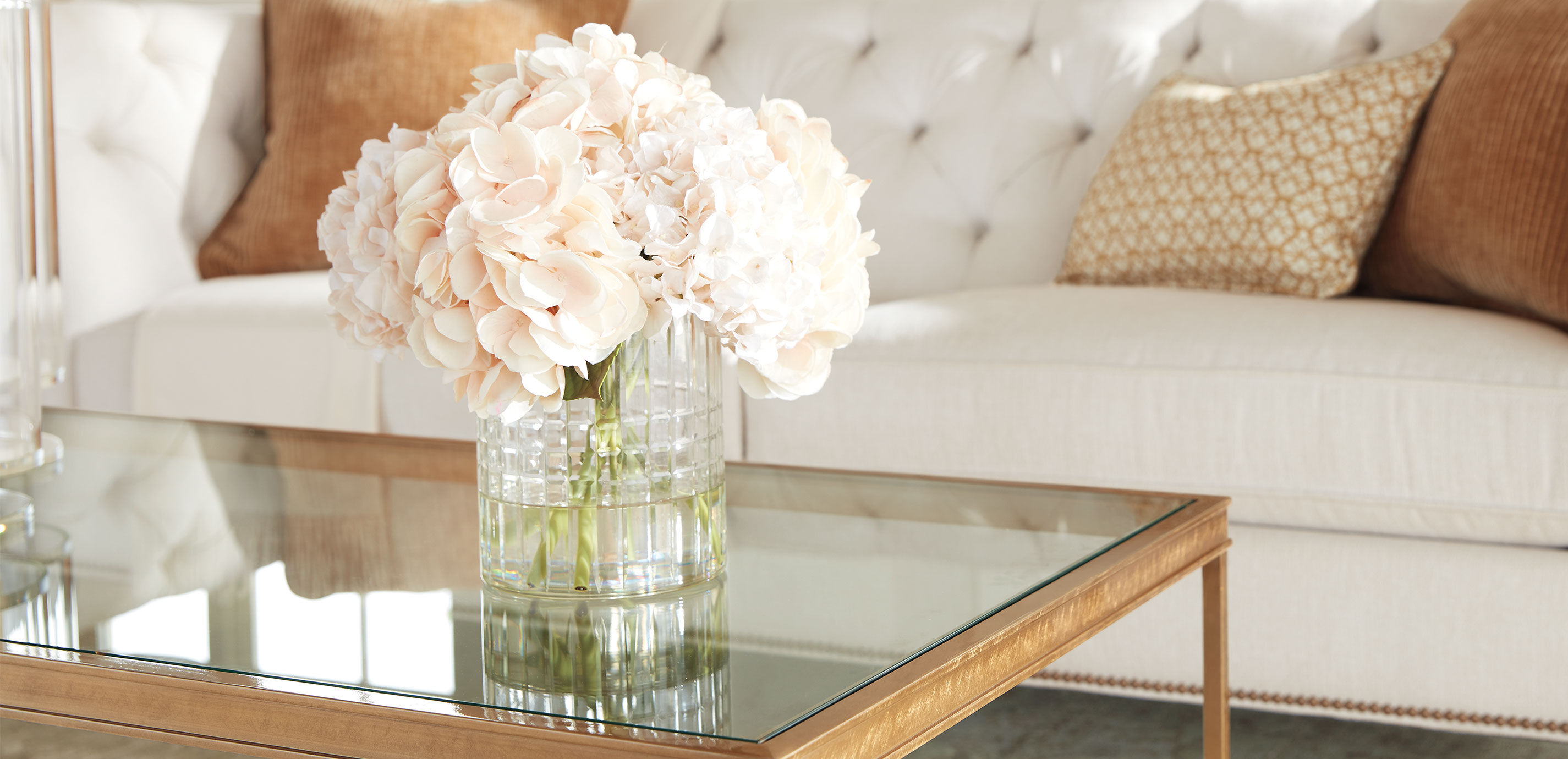 Hydrangea Bouquet in Cut-Glass Vase_4