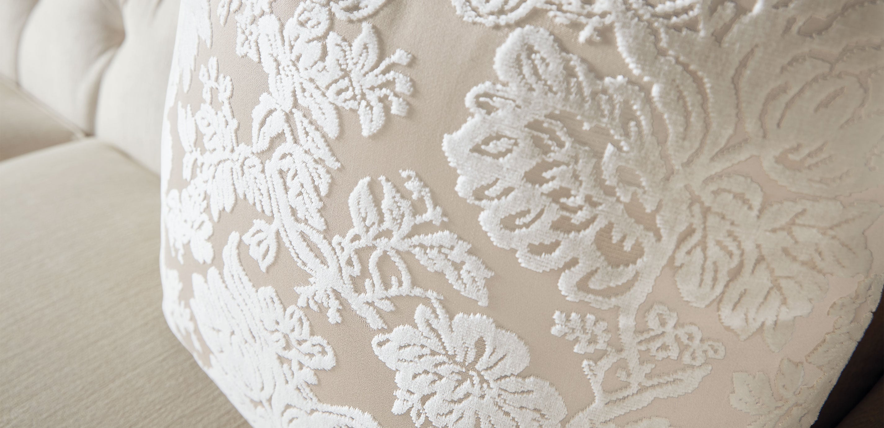 Cut Velvet Damask Pillow_3
