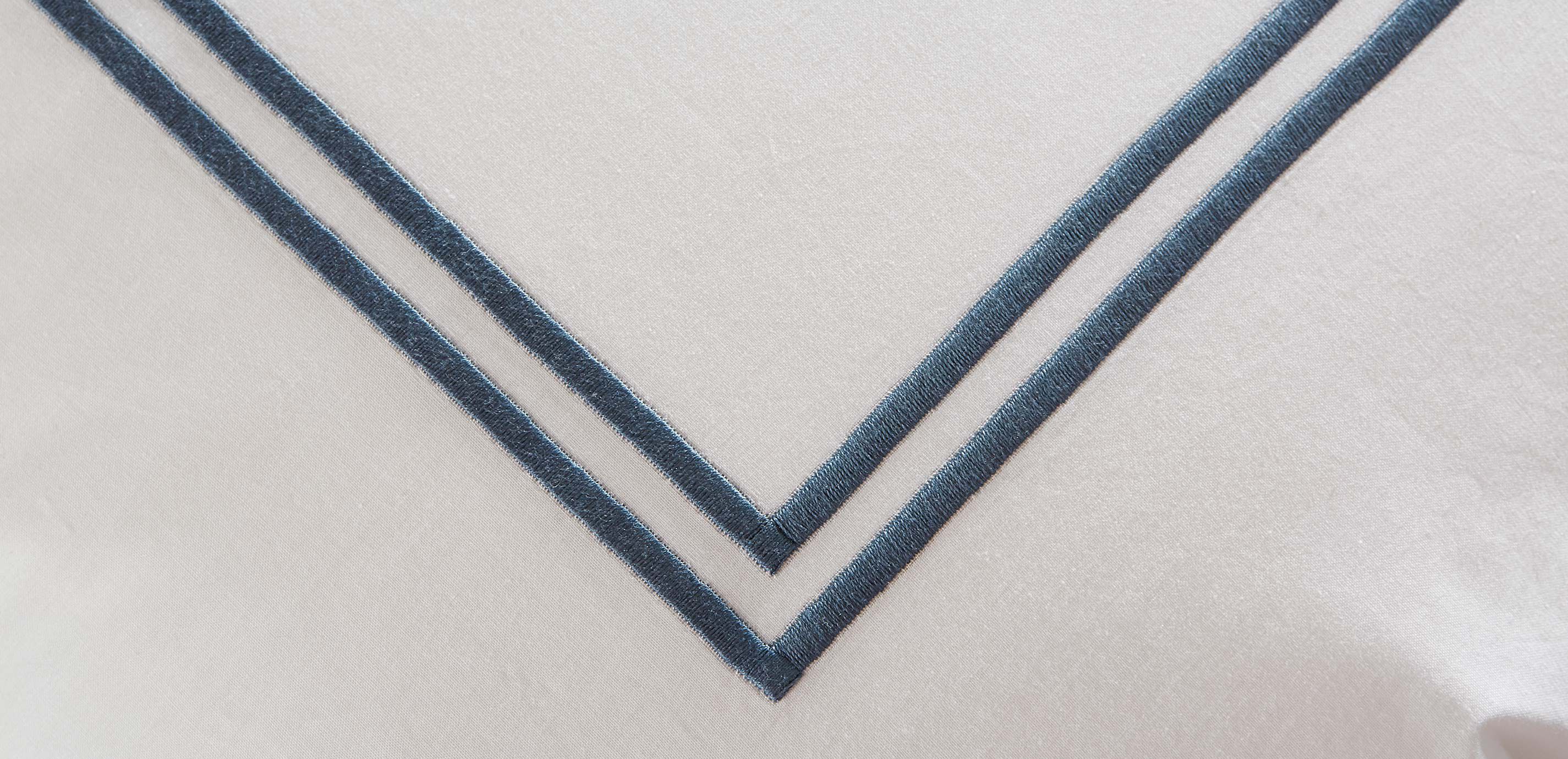 Satin-Stitch Percale Duvet Cover and Sham_4