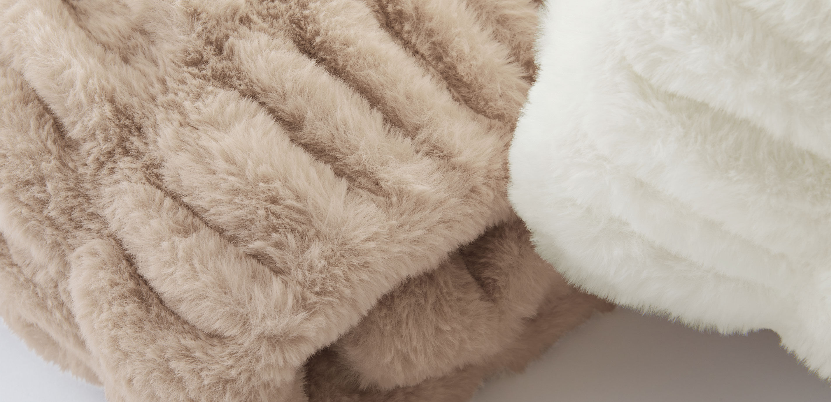 Ruched Faux Fur Throw_4