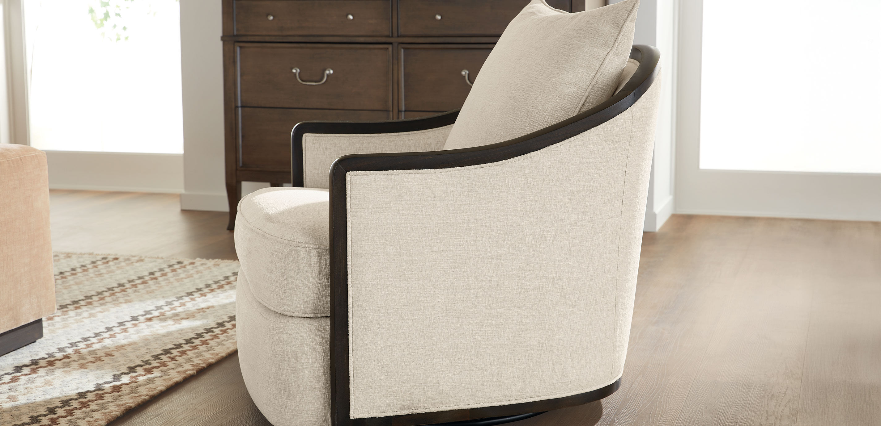 Maeva Wood Frame Swivel Chair_6