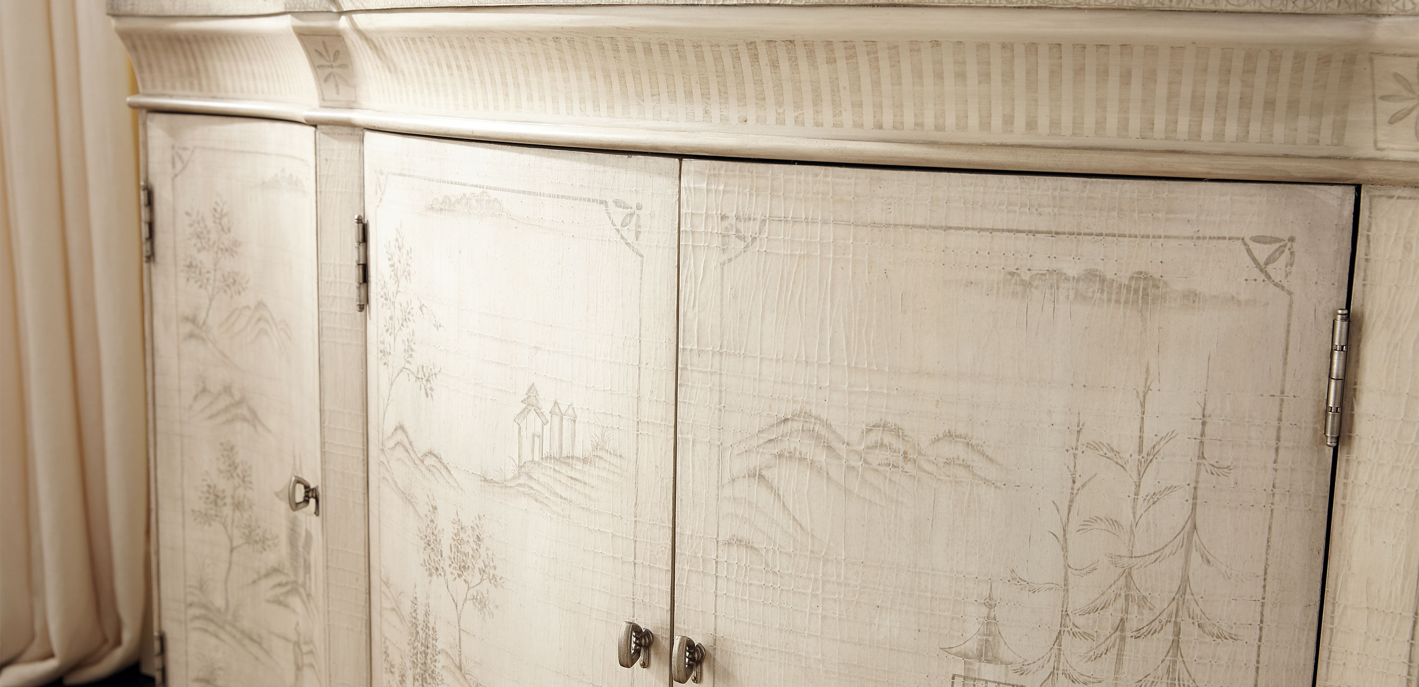 Vivianne Serpentine Console_8