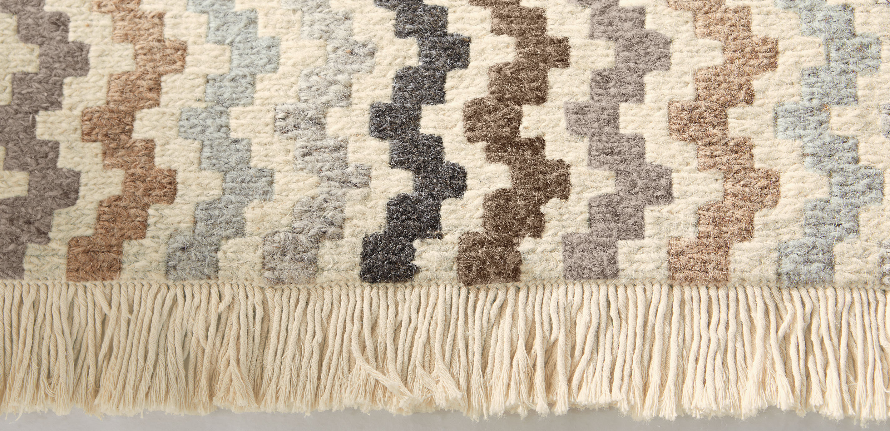 Flamestitch Modern Geometric Rug_10