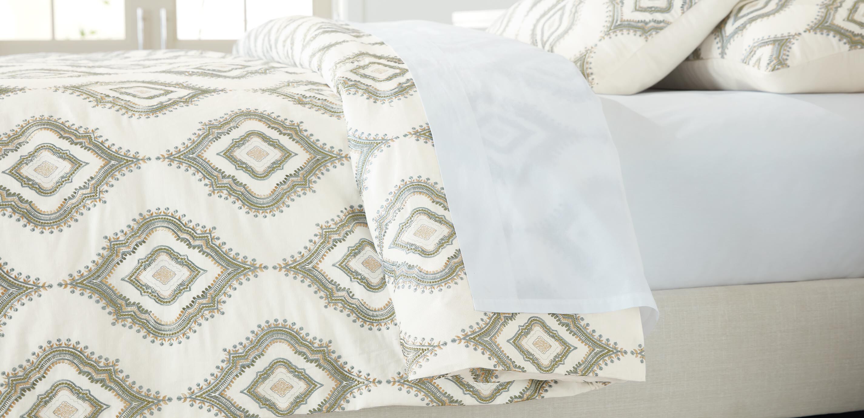 White & Green Embroidered Duvet Cover and Shams Set_3