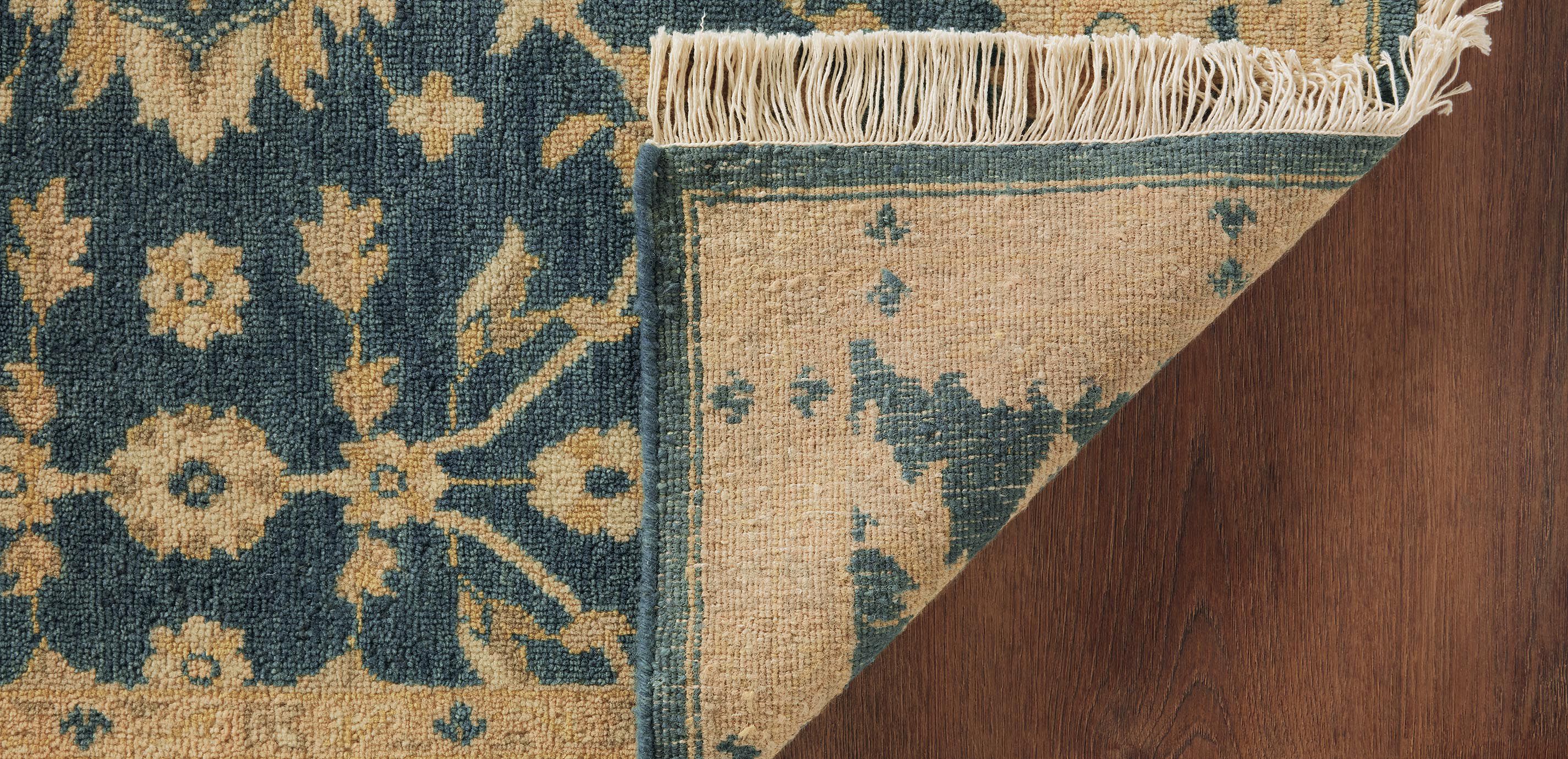 Kashan Arts-and-Crafts Floral Rug_1