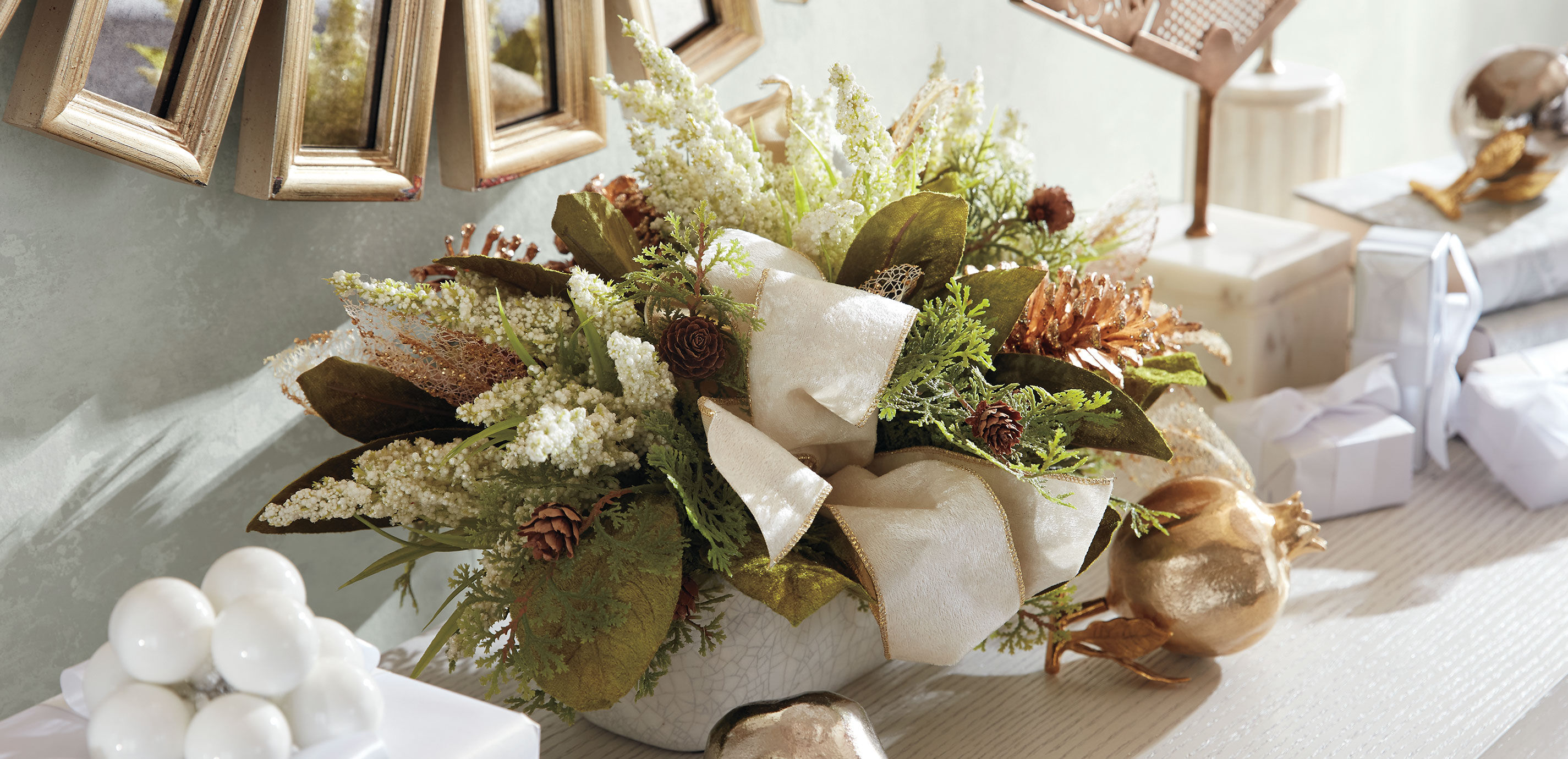 Small Holiday Centerpiece in White Pot_4