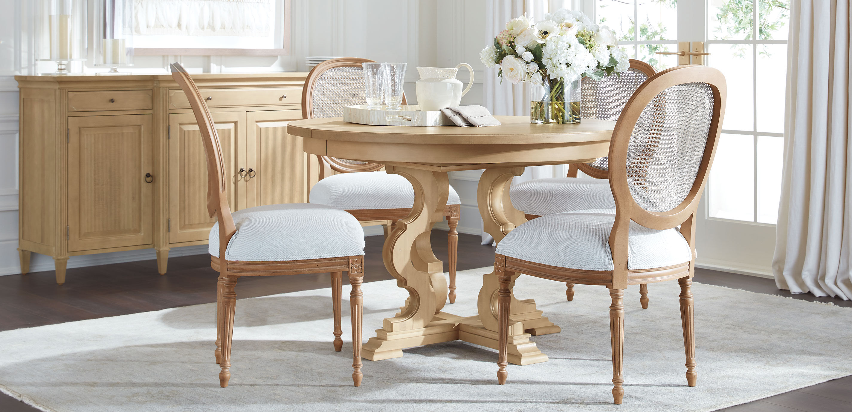 Aelin Round Dining Table_8
