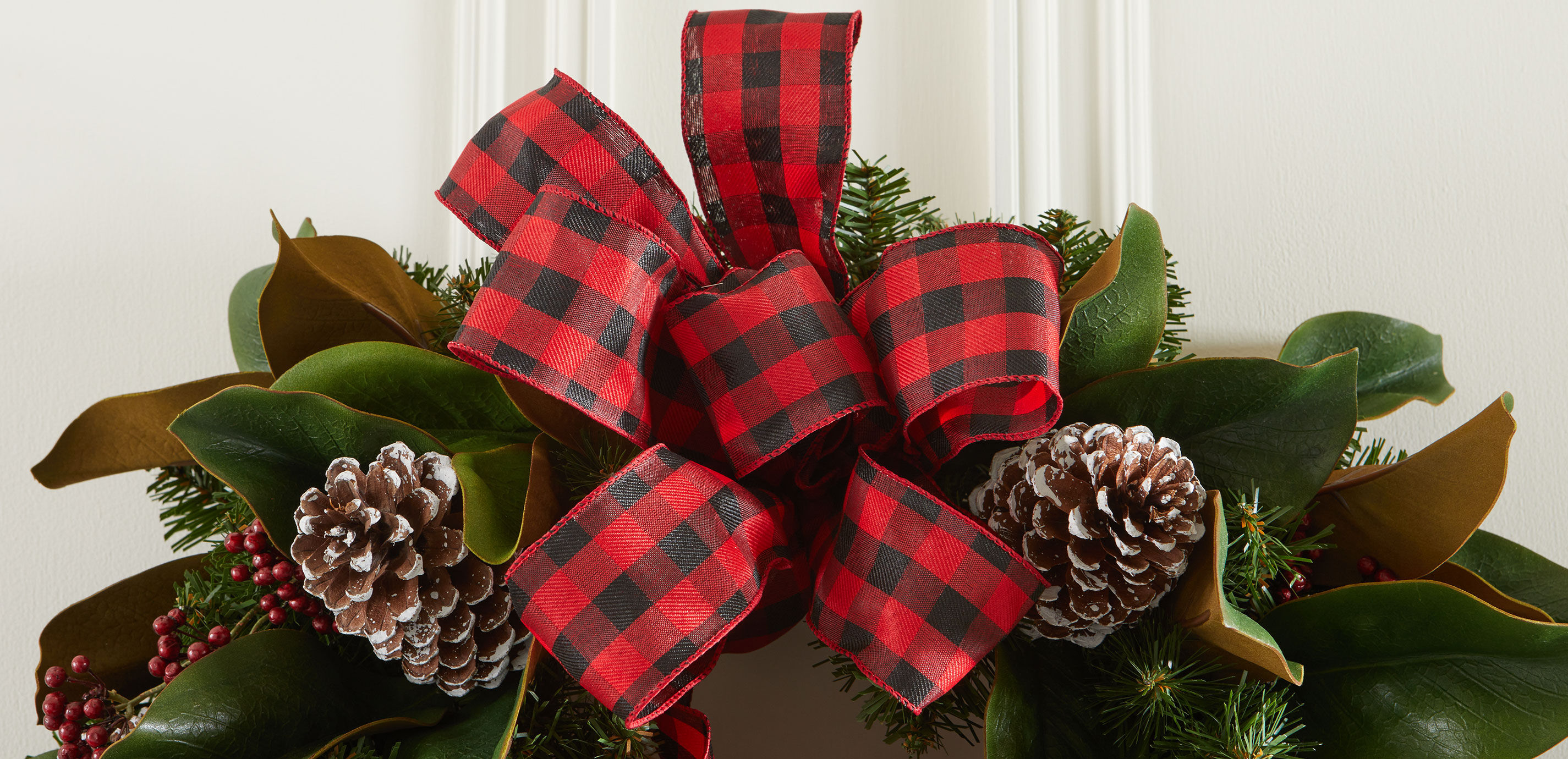 24" Holiday Wreath with Plaid Bow_6