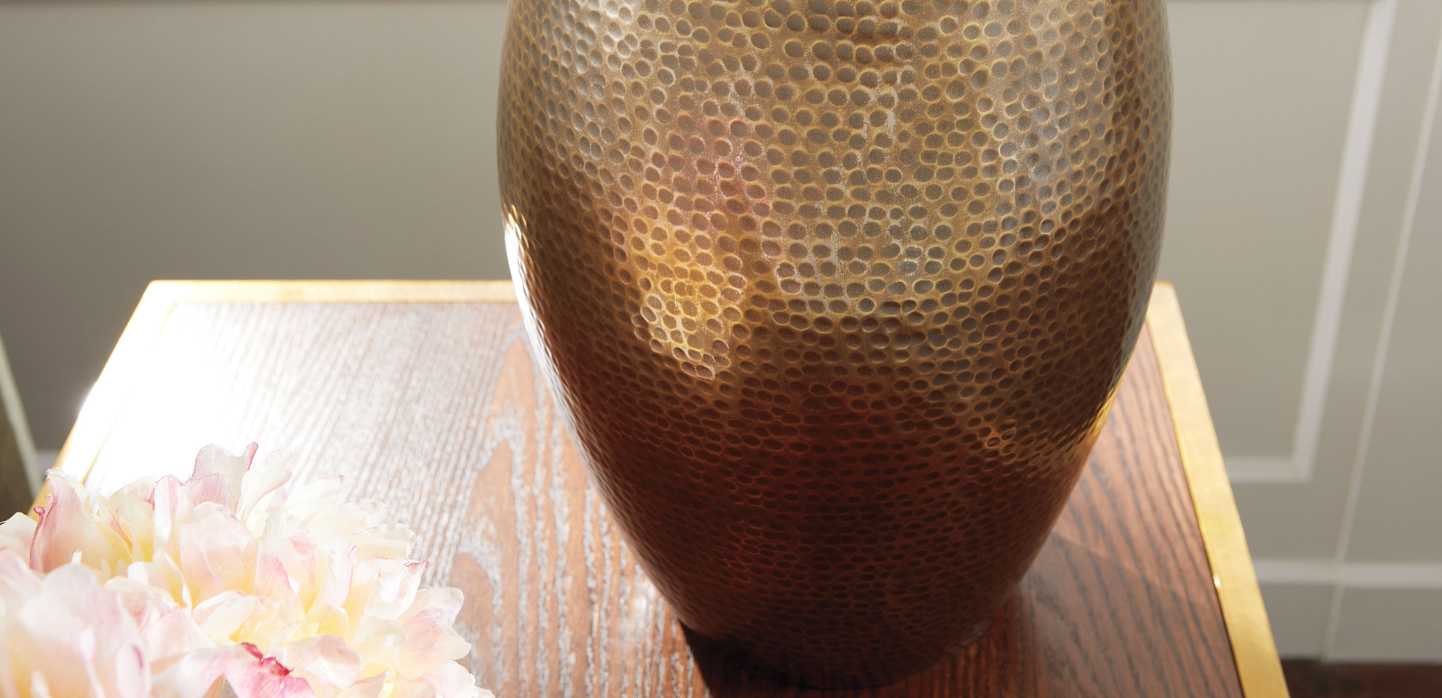 Avery Hammered Metal Table Lamp_4