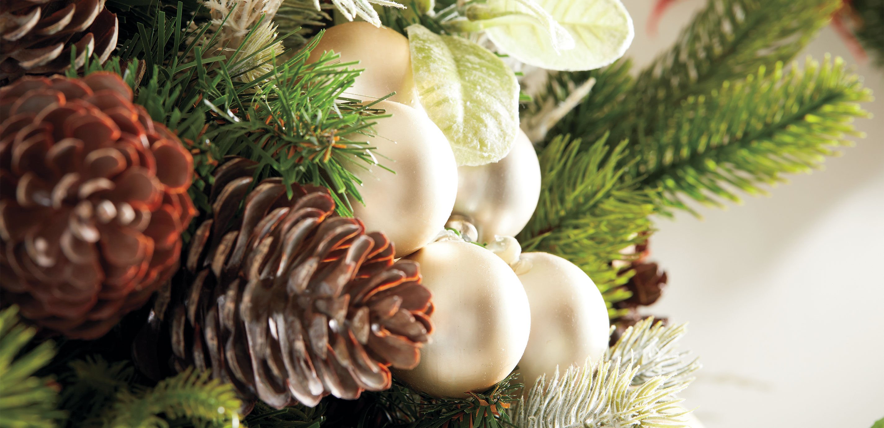 26" Champagne Holiday Wreath_7