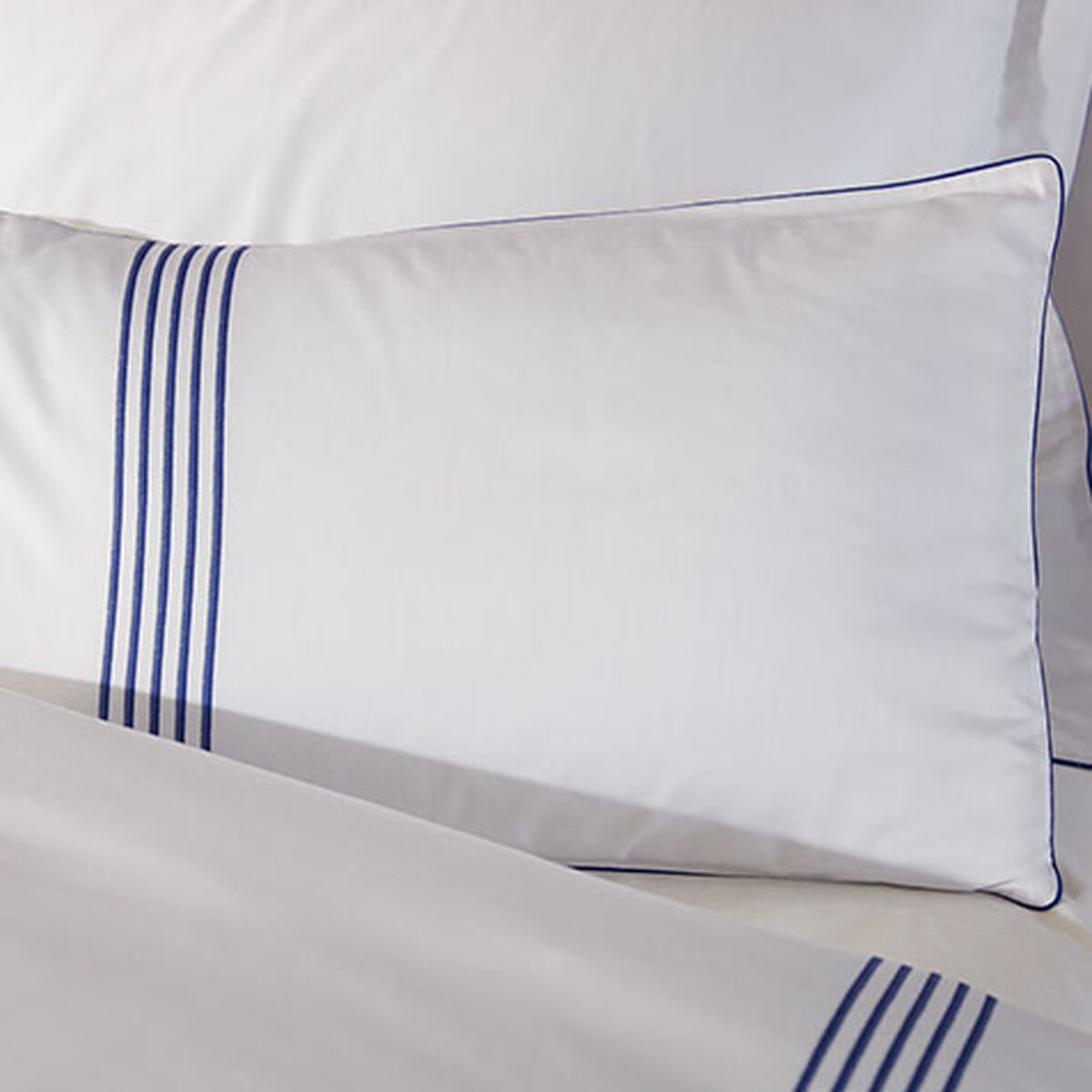 Ensuite Hotel-Style Decorative Pillow