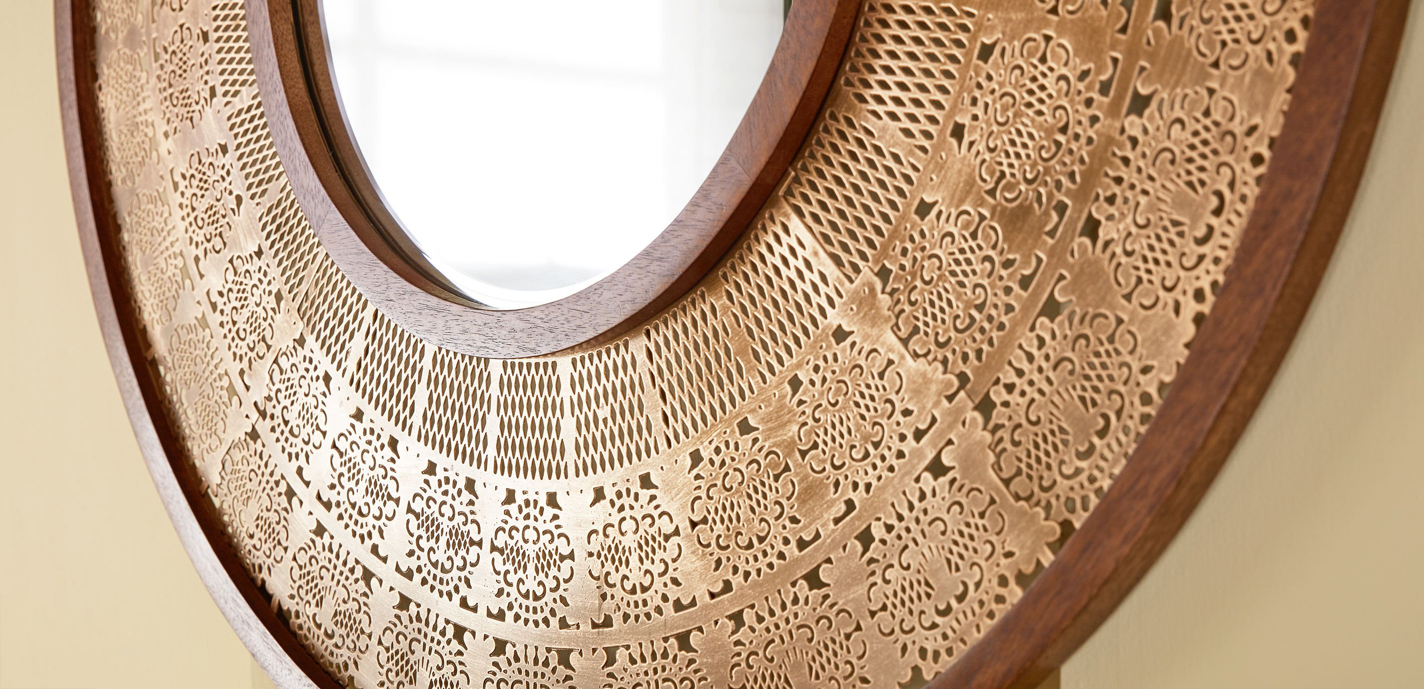 Aurora Lace Mirror_4