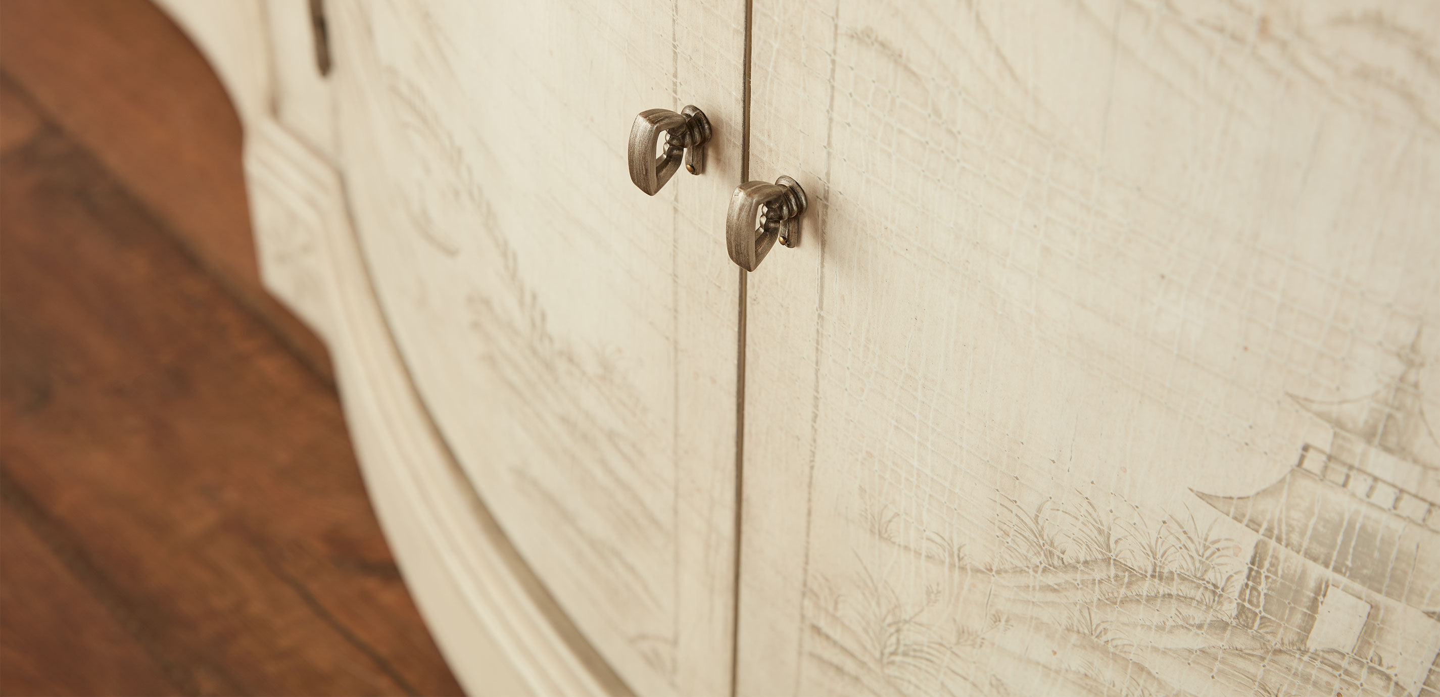 Vivianne Serpentine Console_9