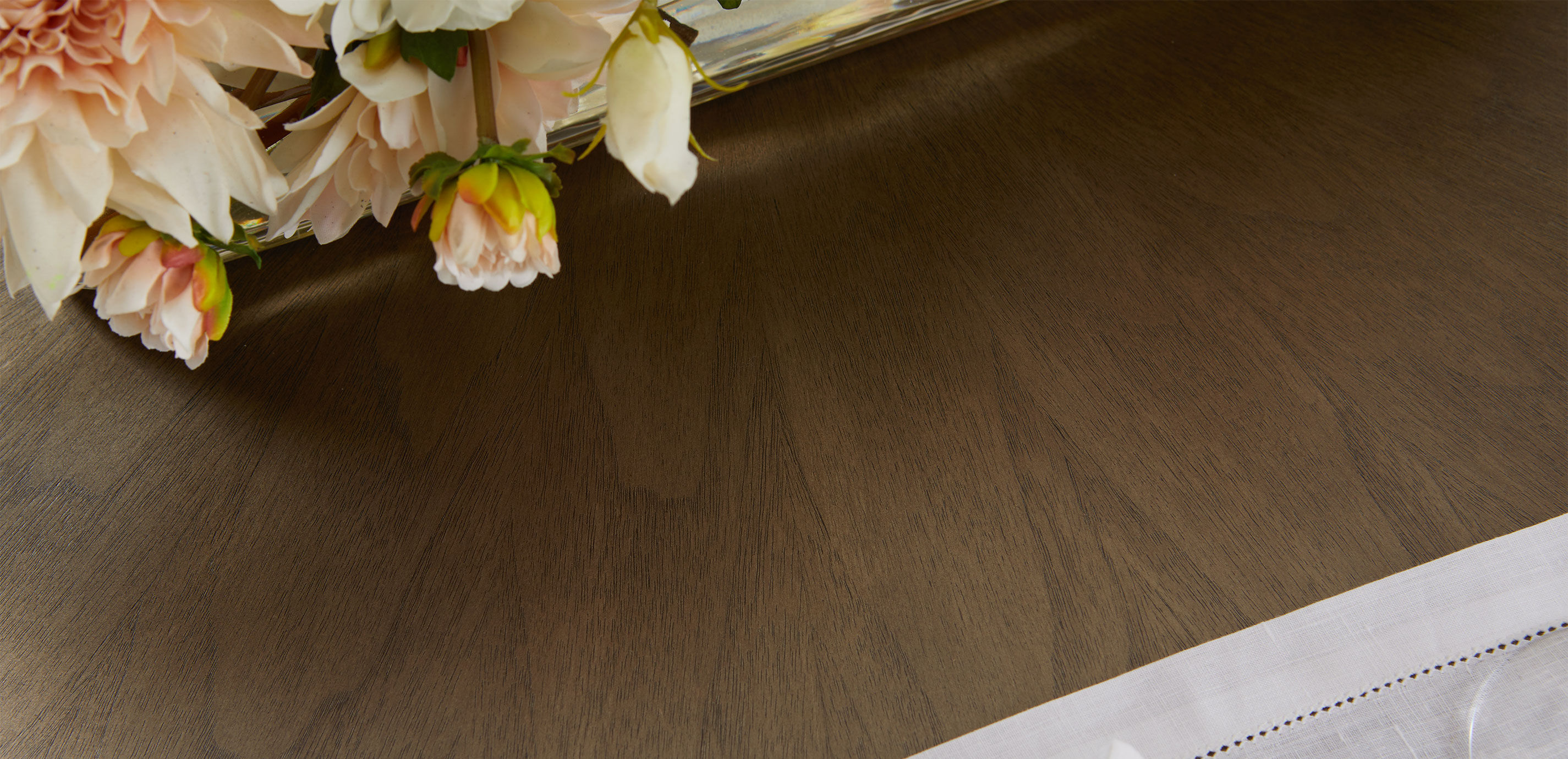 Evansview Round Dining Table_9