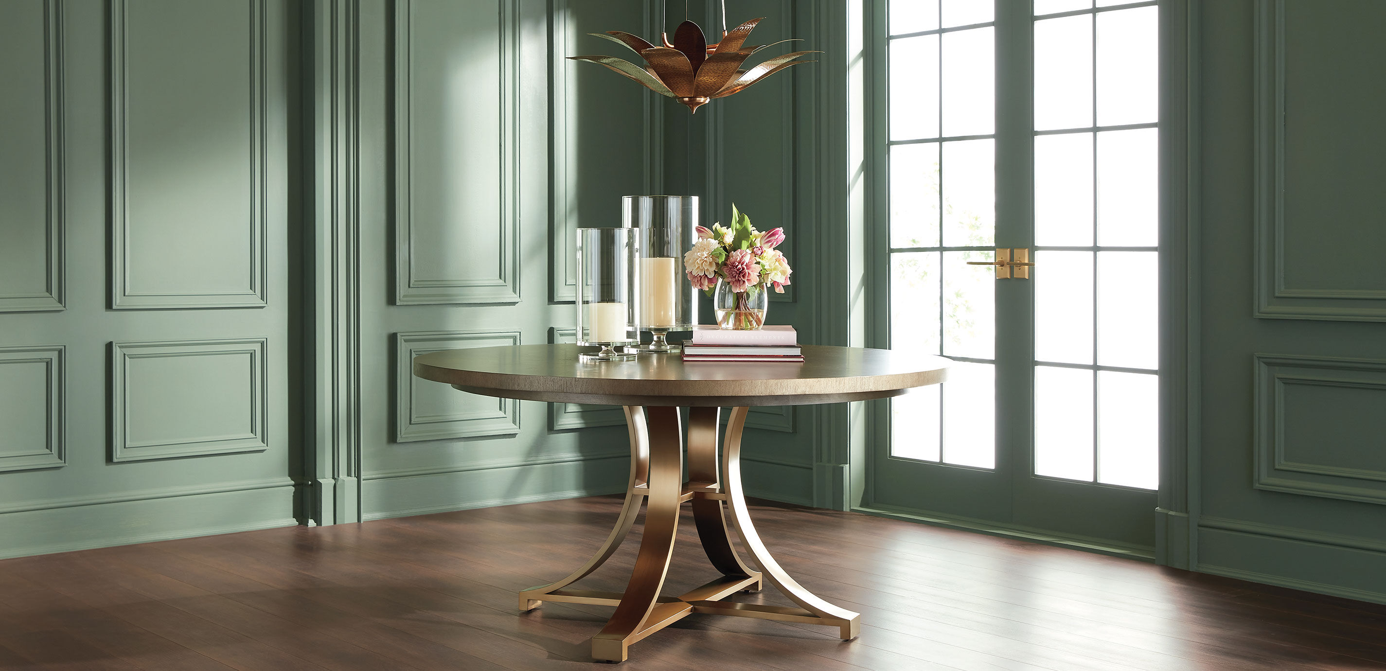 Evansview Round Dining Table_7