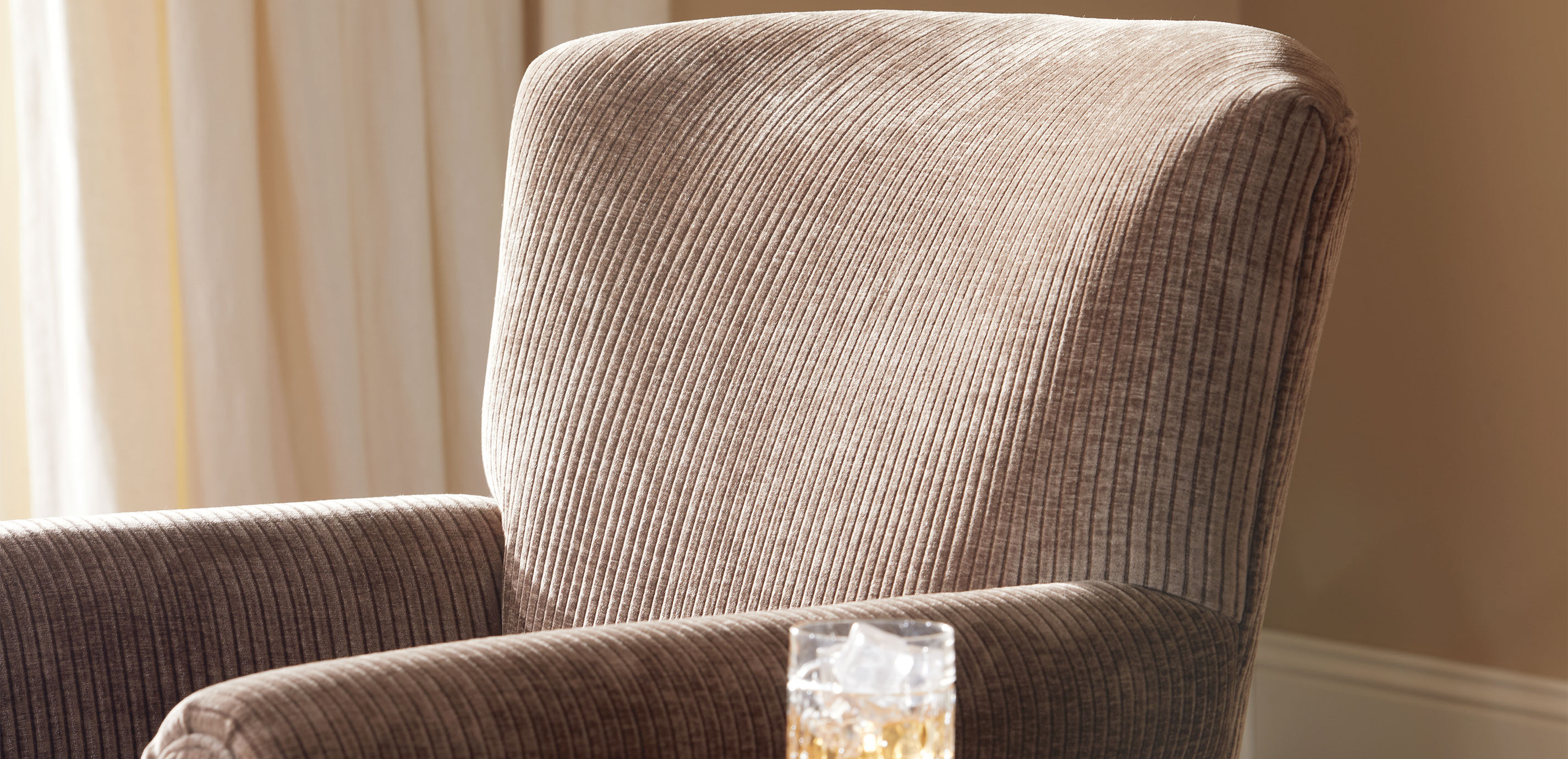 Turner Roll-Arm Swivel Chair_7