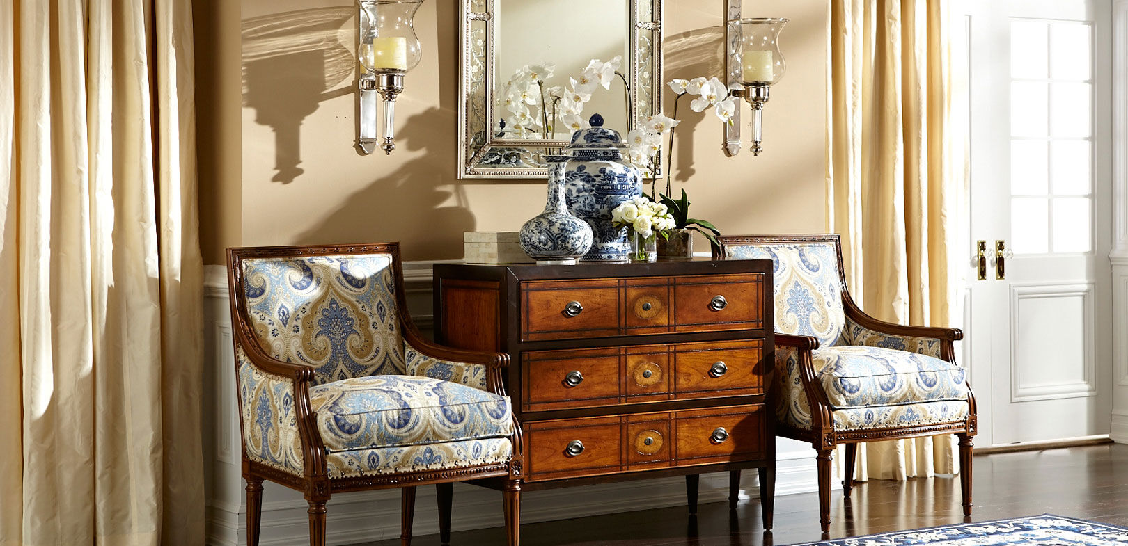 Blue and White Porcelain Vase_3