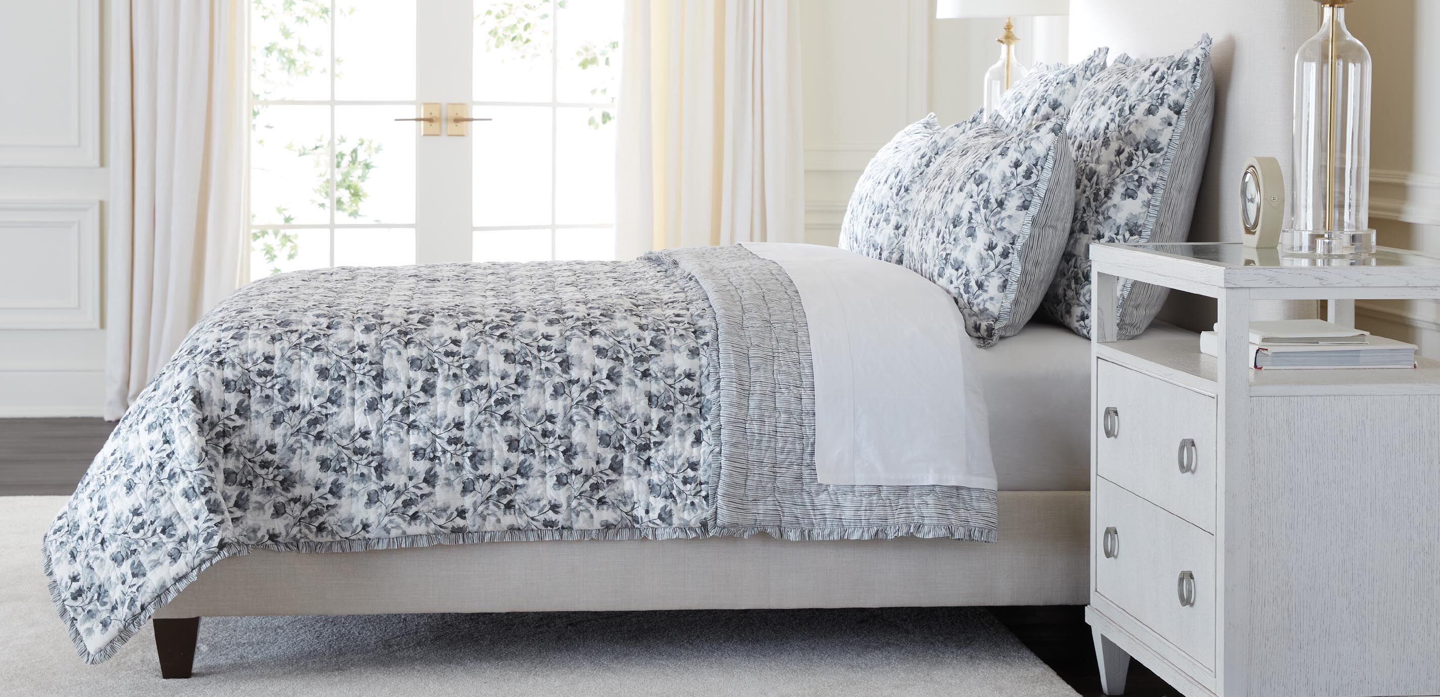 Watercolor Floral Reversible Quilt and Shams Set_1