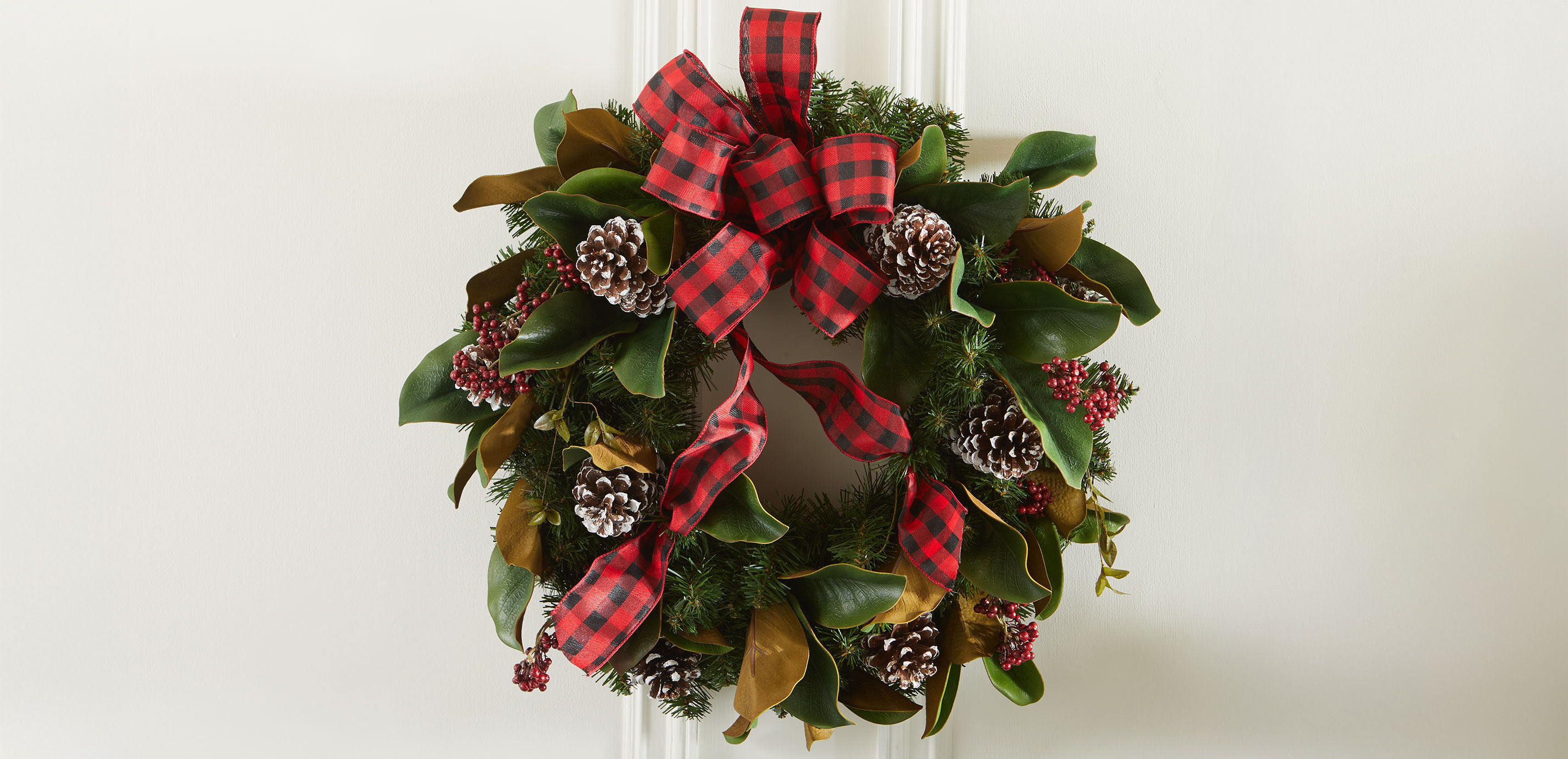 24" Holiday Wreath with Plaid Bow_4